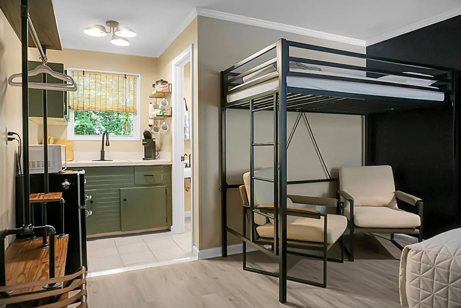 Bed in Hickory Falls Inn