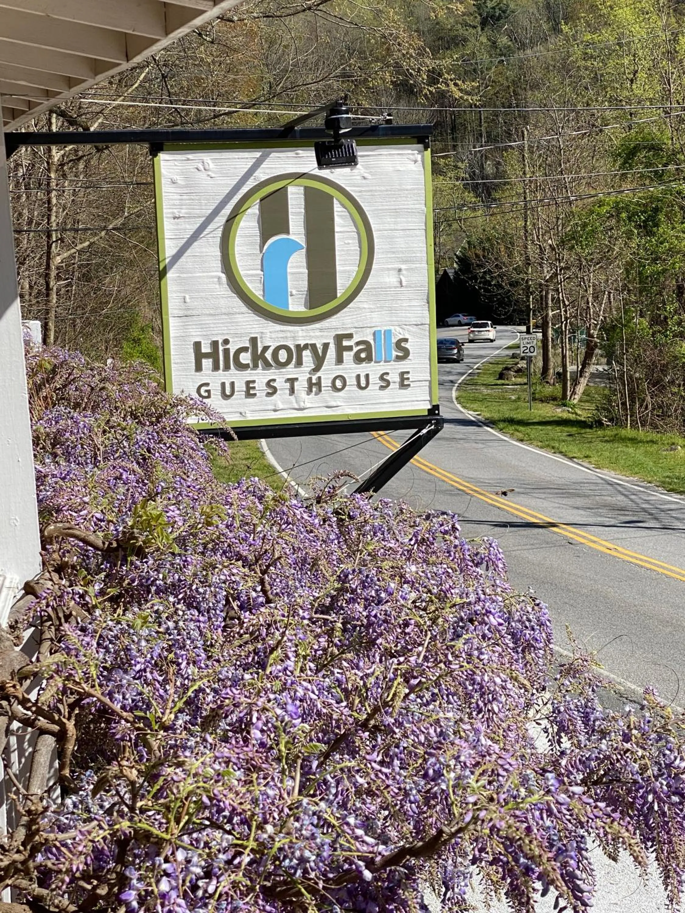 Logo/Certificate/Sign in Hickory Falls Inn