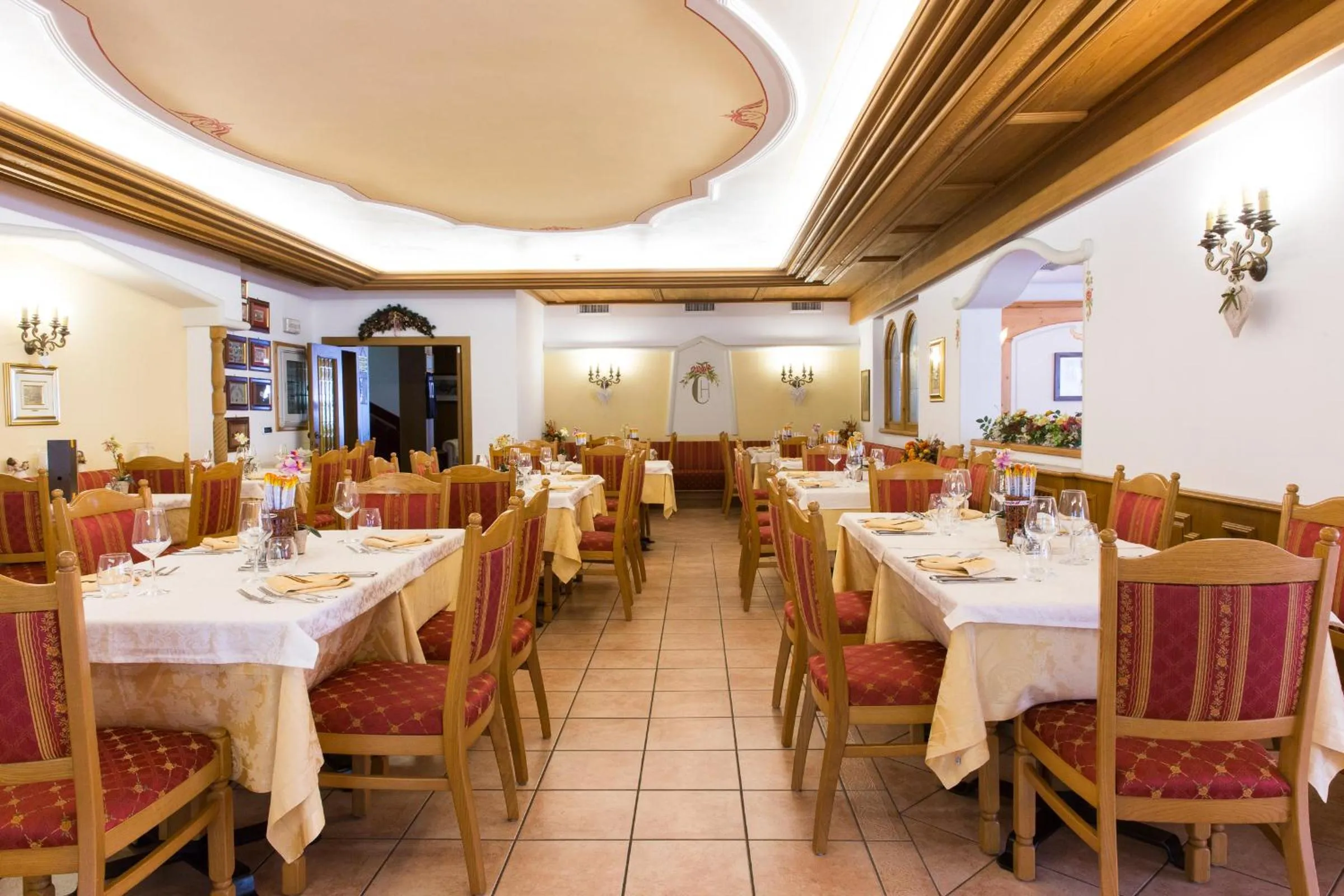 Restaurant/places to eat in Hotel Cristina