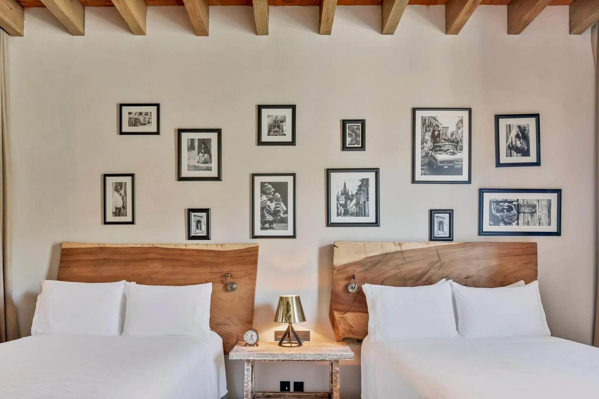 Photo of the whole room, Bed in Live Aqua San Miguel de Allende