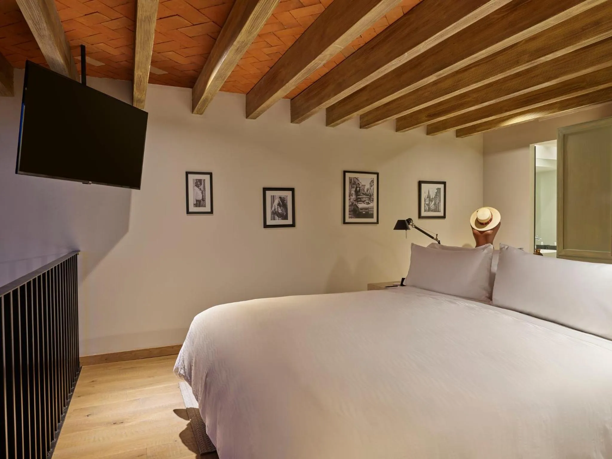 Photo of the whole room, Bed in Live Aqua San Miguel de Allende
