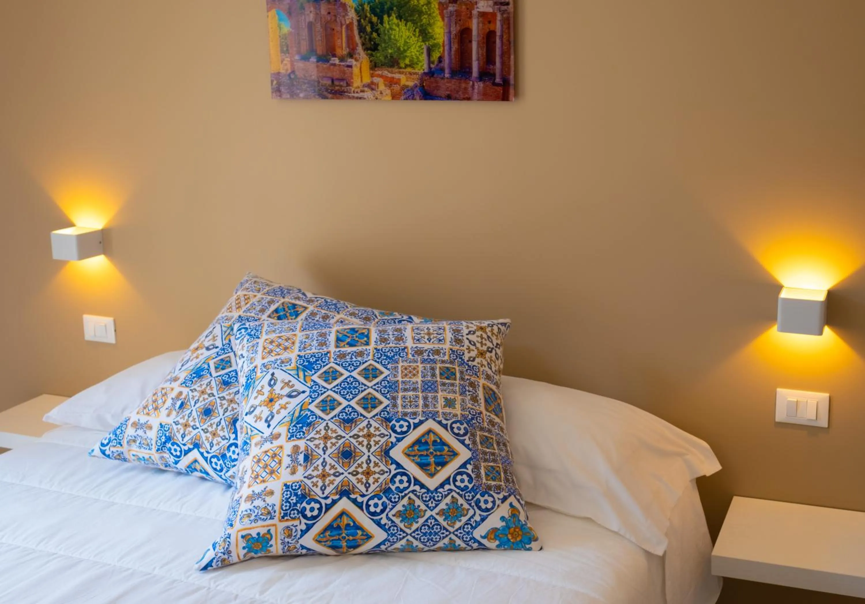 Bed in Taormina Bedda Rooms