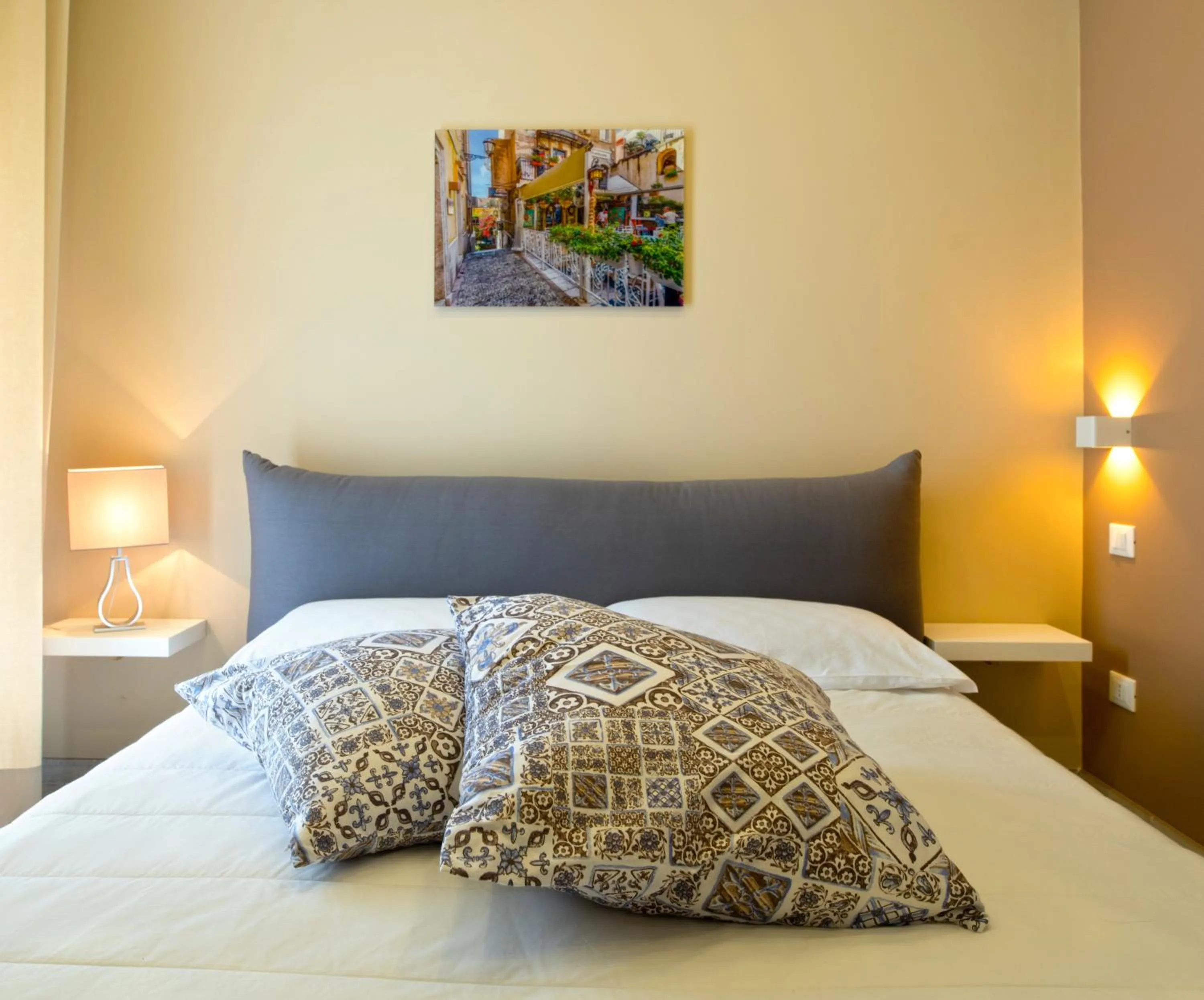 Bed in Taormina Bedda Rooms