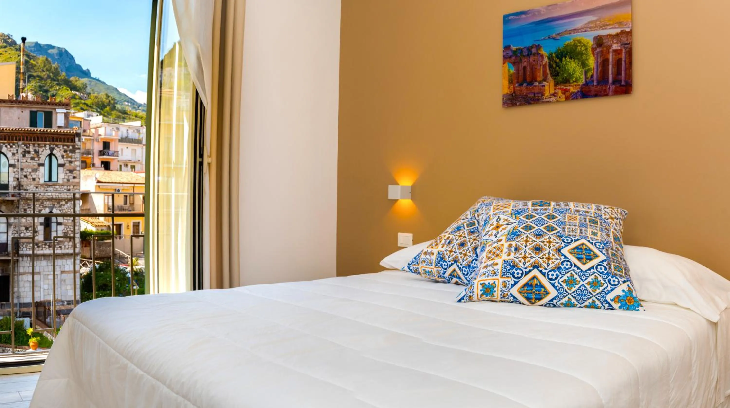 Bed in Taormina Bedda Rooms