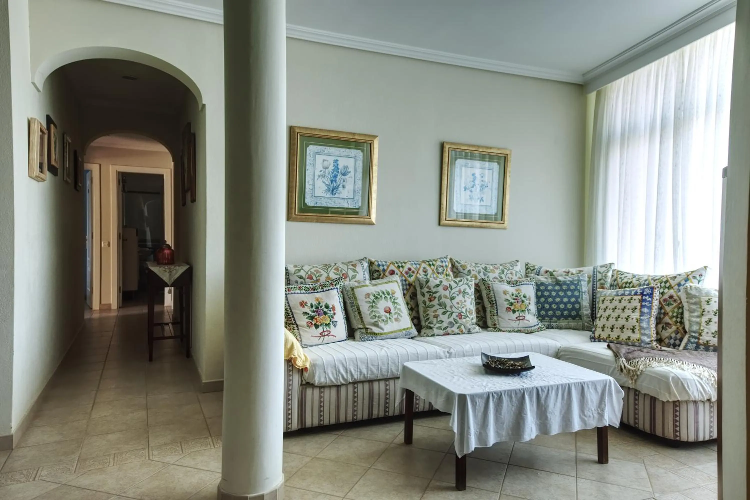 Communal lounge/ TV room in Hotel La Colina