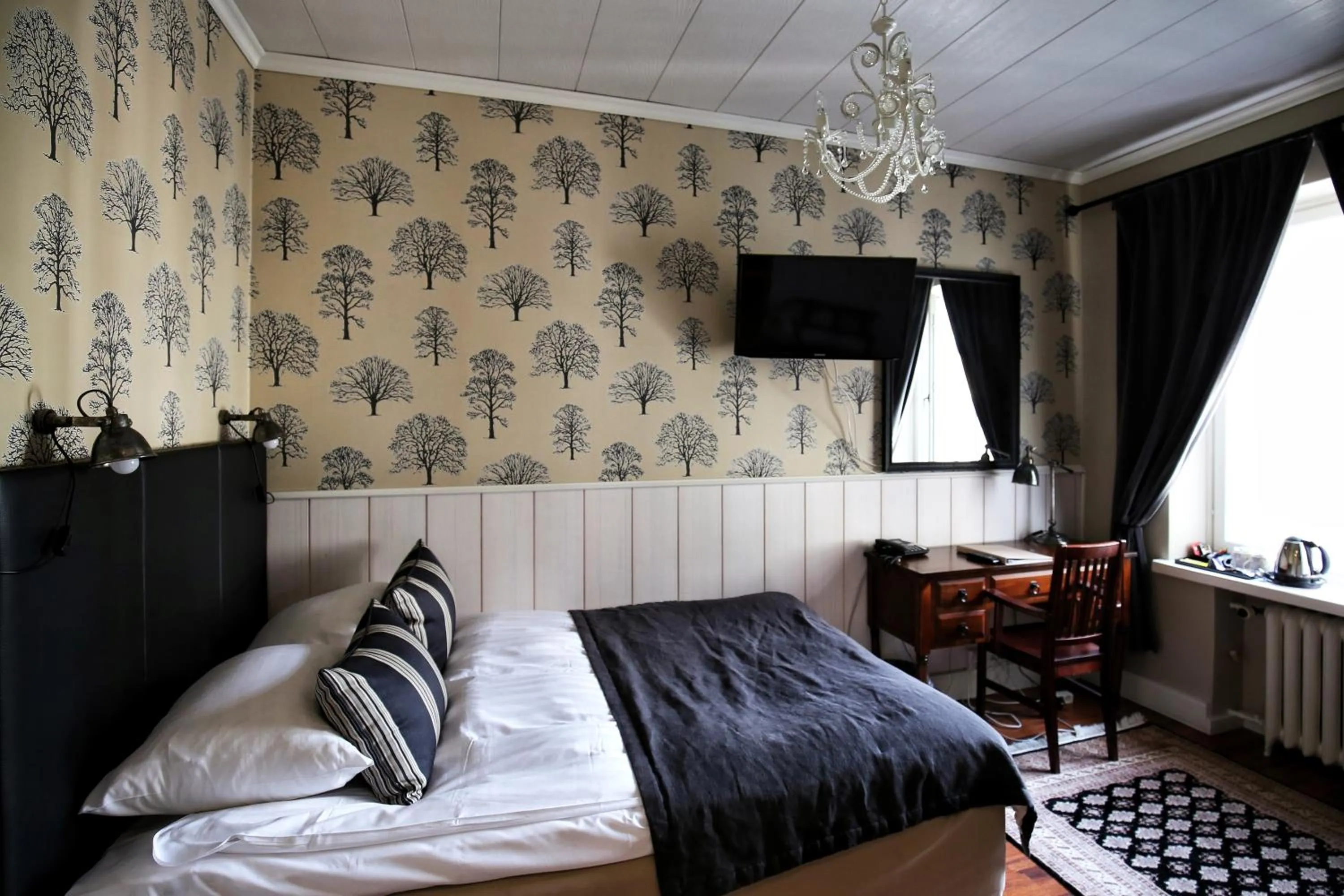 Photo of the whole room, Bed in Boutique Hotel Yöpuu