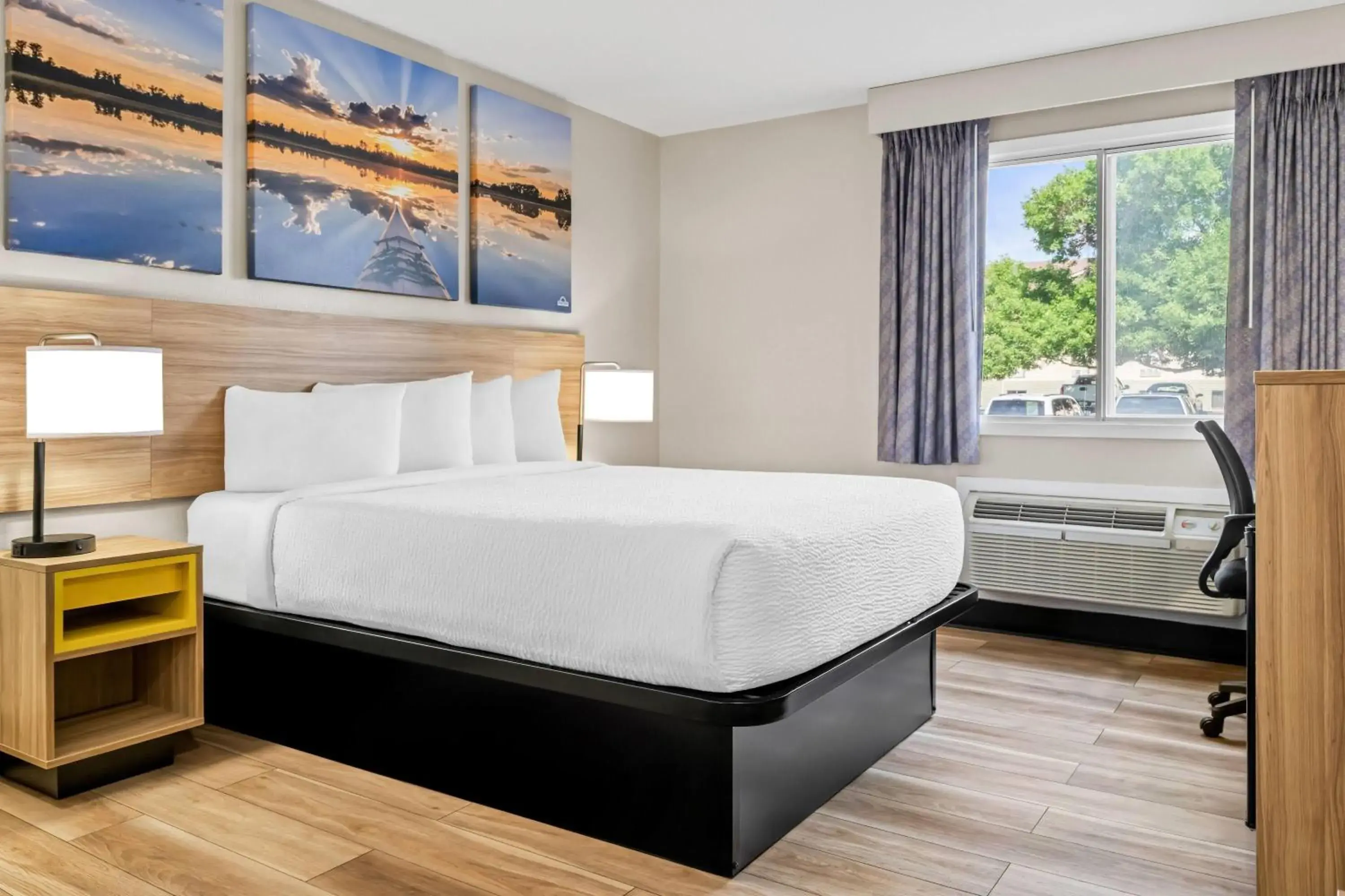 Queen Room - Non-Smoking in Days Inn by Wyndham Billings Queen Room - Non-Smoking in Days Inn by Wyndham Billings