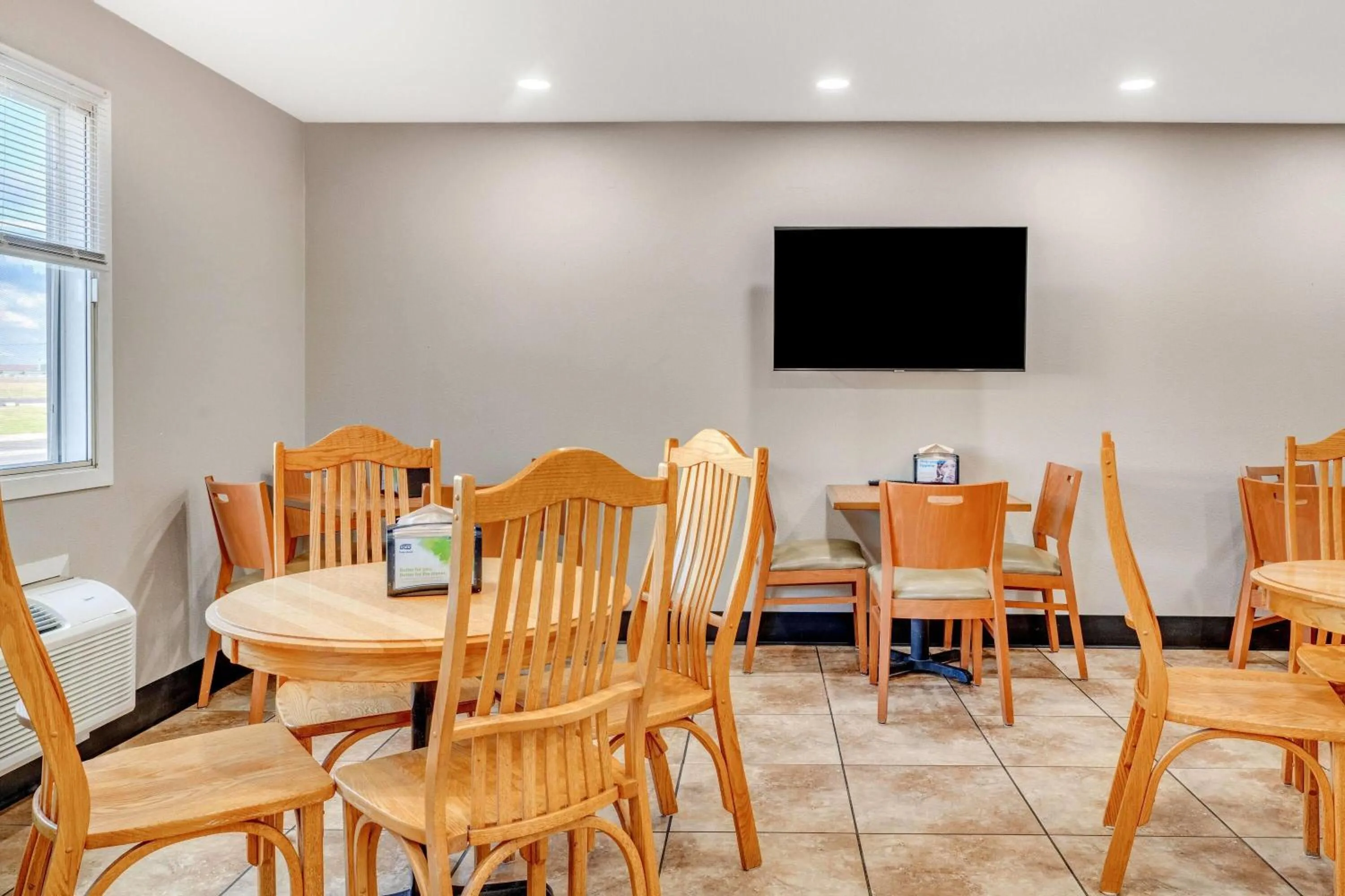 Restaurant/places to eat in Days Inn by Wyndham Billings