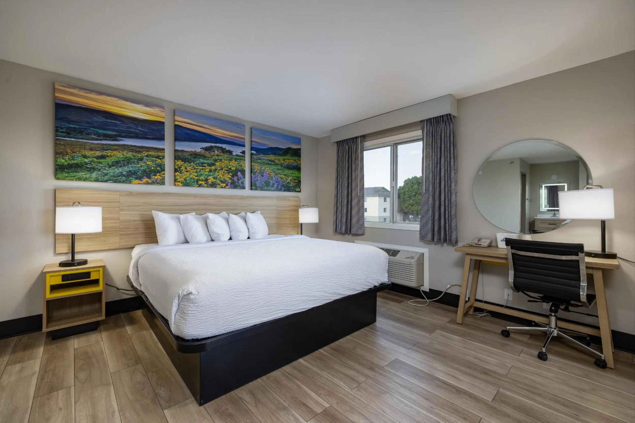 Bed in Days Inn by Wyndham Billings