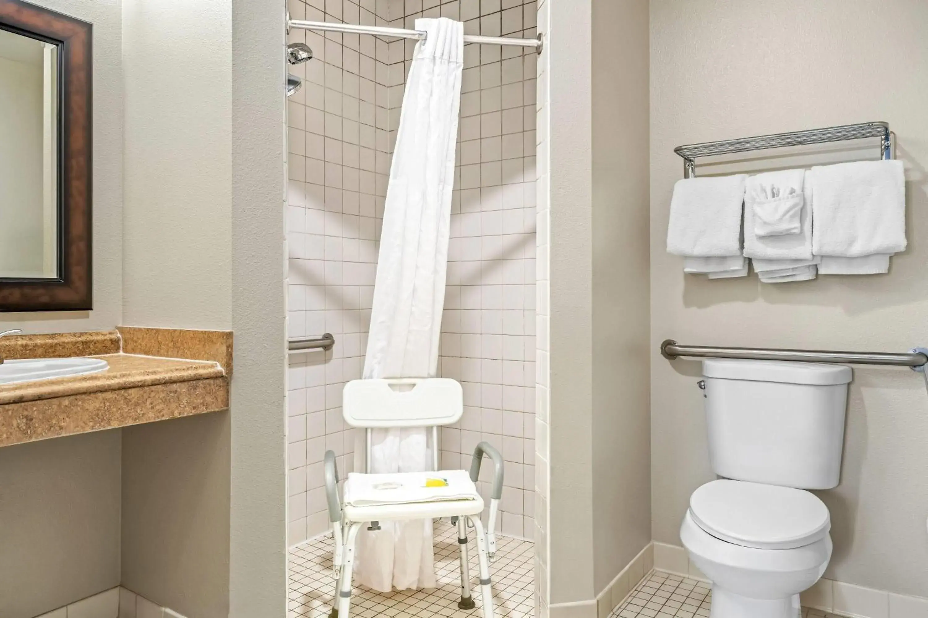 Queen Room - Disability Access - Non-Smoking in Days Inn by Wyndham Billings Queen Room - Disability Access - Non-Smoking in Days Inn by Wyndham Billings