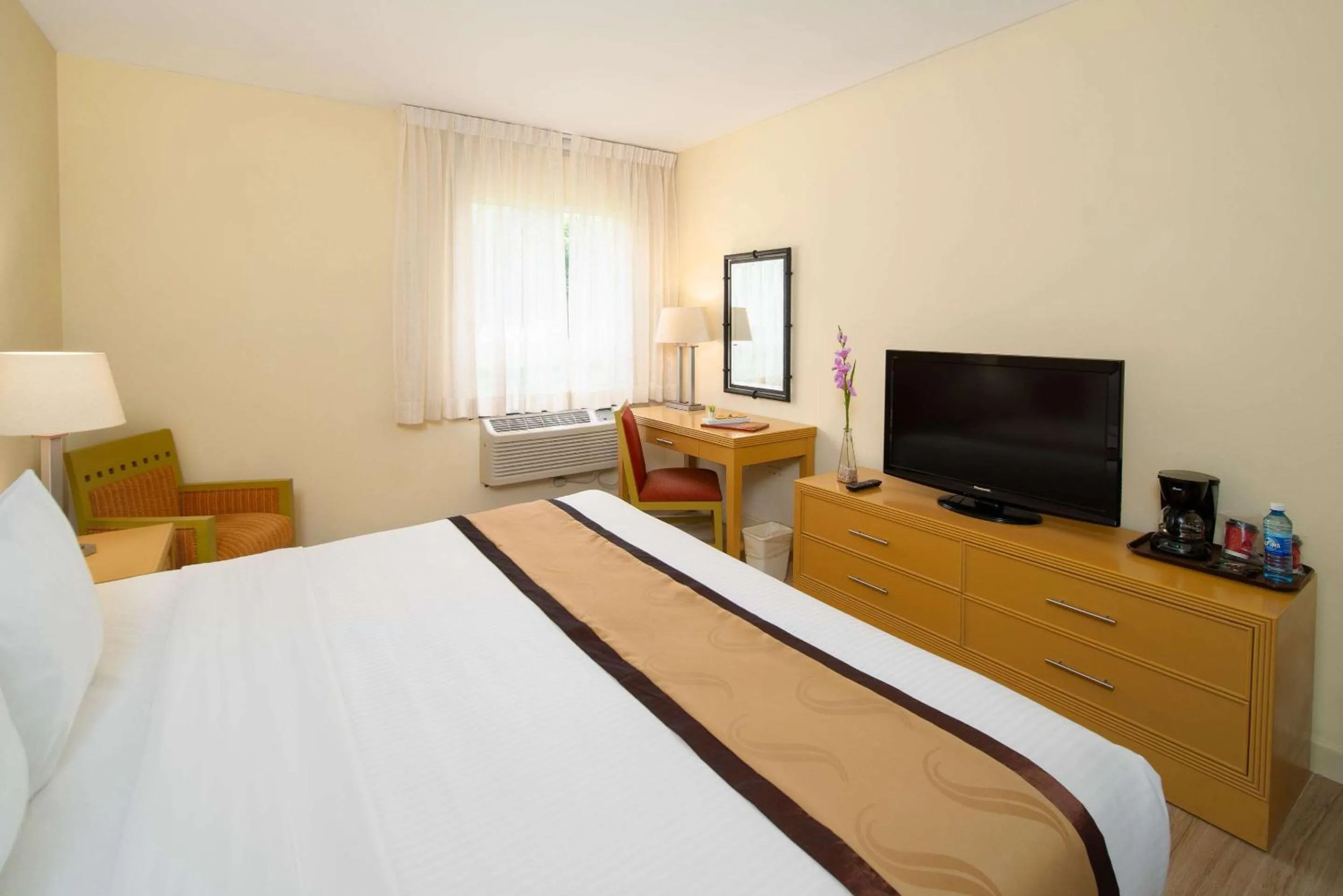 Bed in Quality Hotel Real Aeropuerto San Salvador