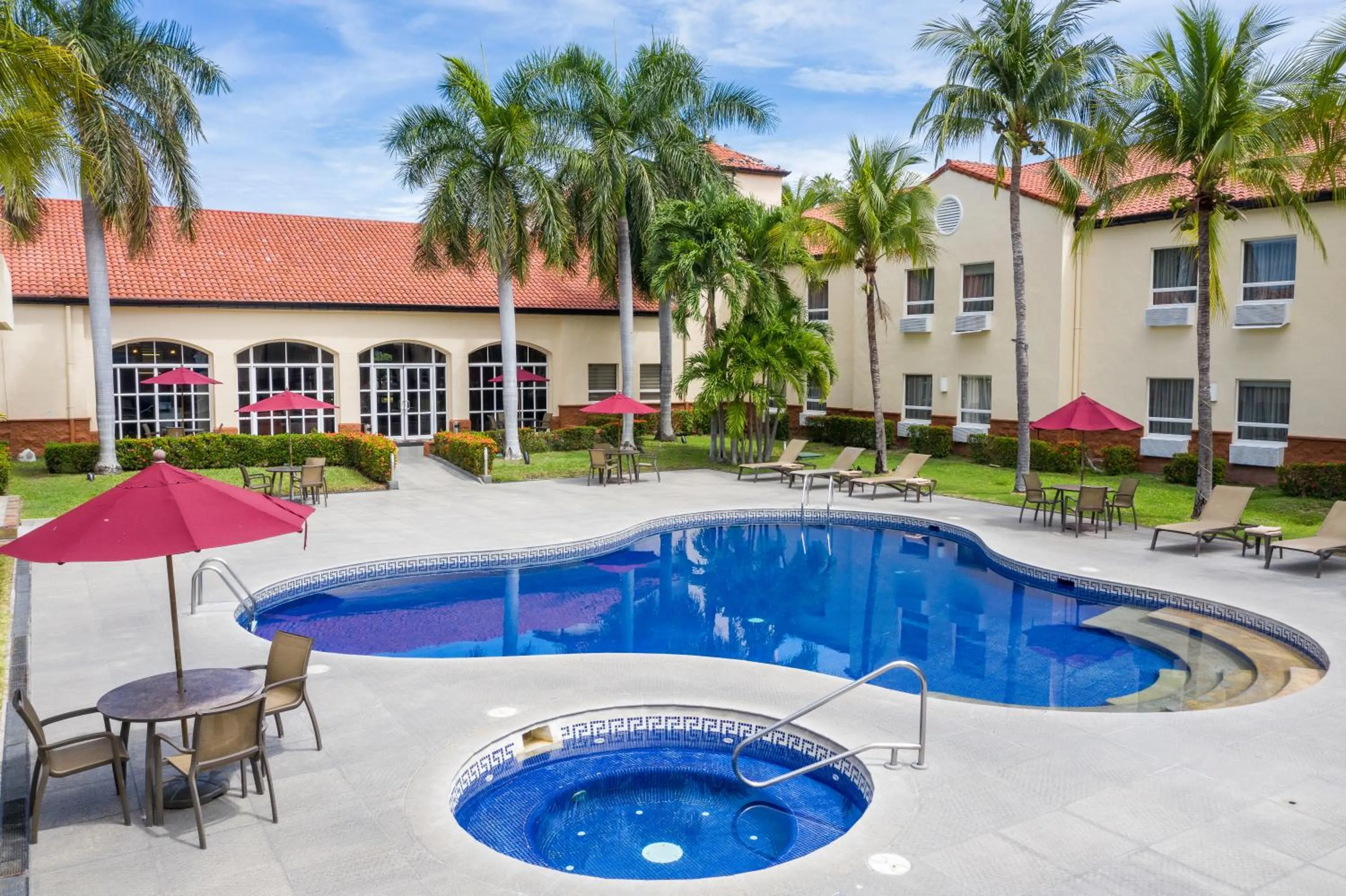 Property building in Quality Hotel Real Aeropuerto San Salvador