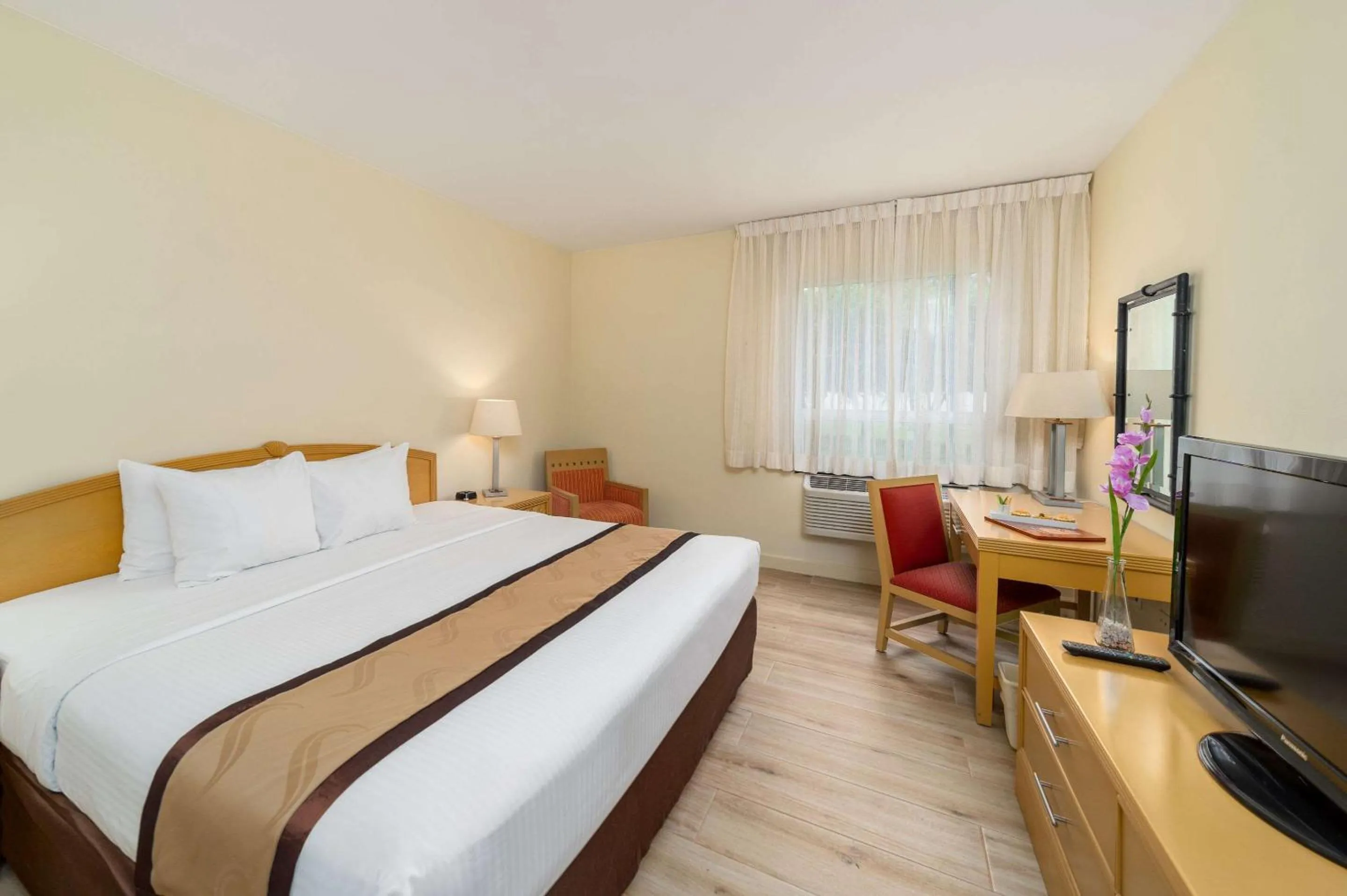 Bed in Quality Hotel Real Aeropuerto San Salvador