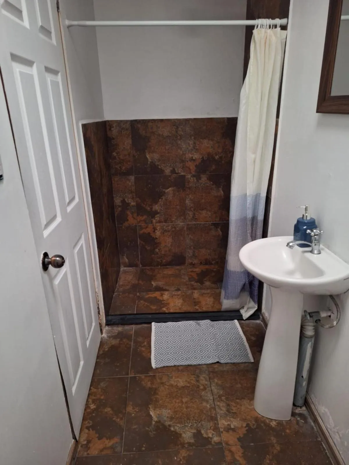 Shower in Hotel Cortez Azul