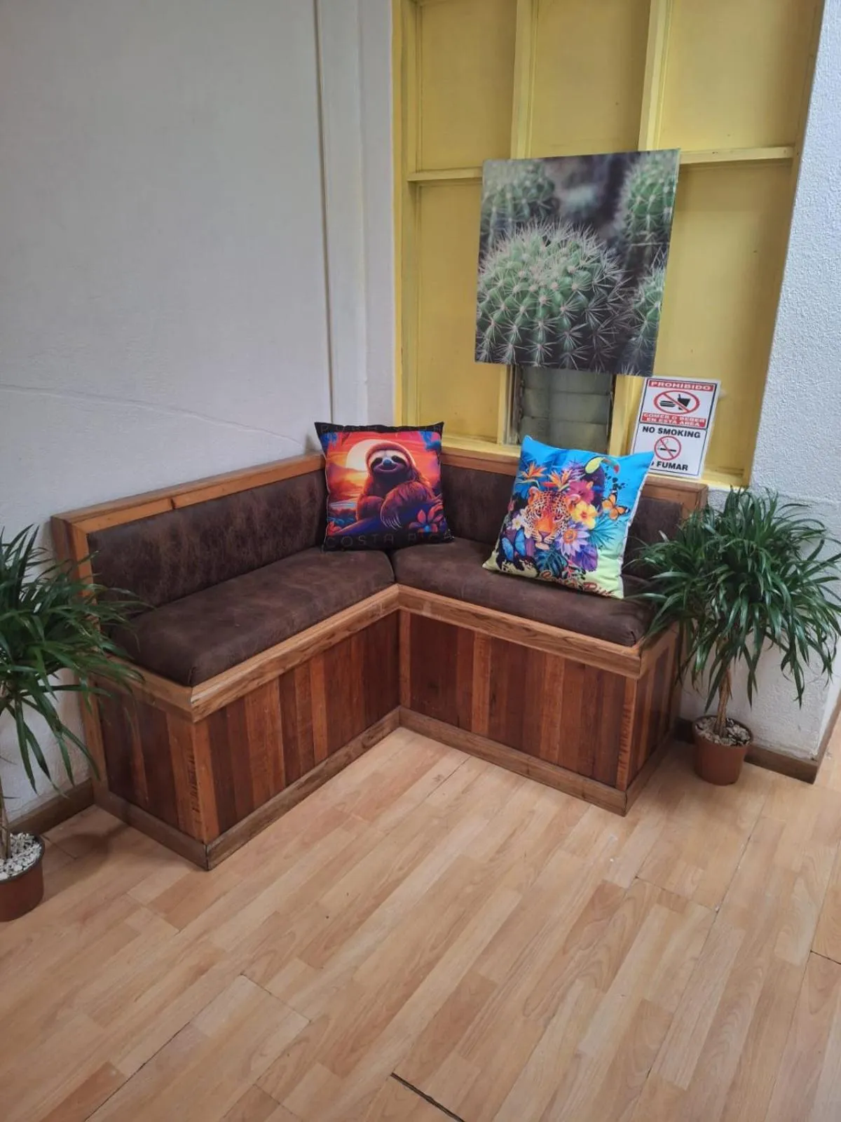 Seating area in Hotel Cortez Azul