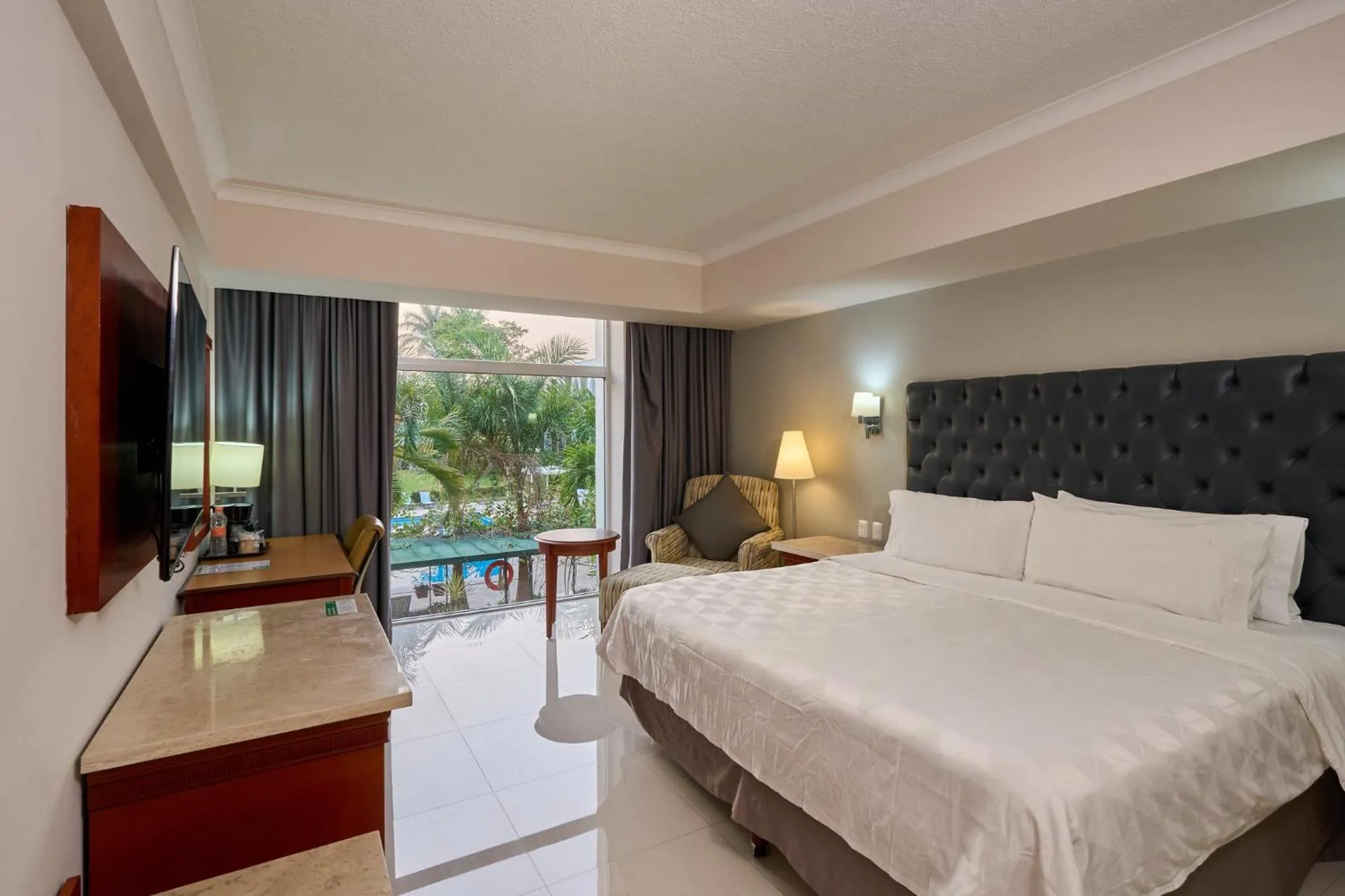 Photo of the whole room, Bed in Holiday Inn Tuxtla Gutierrez by IHG
