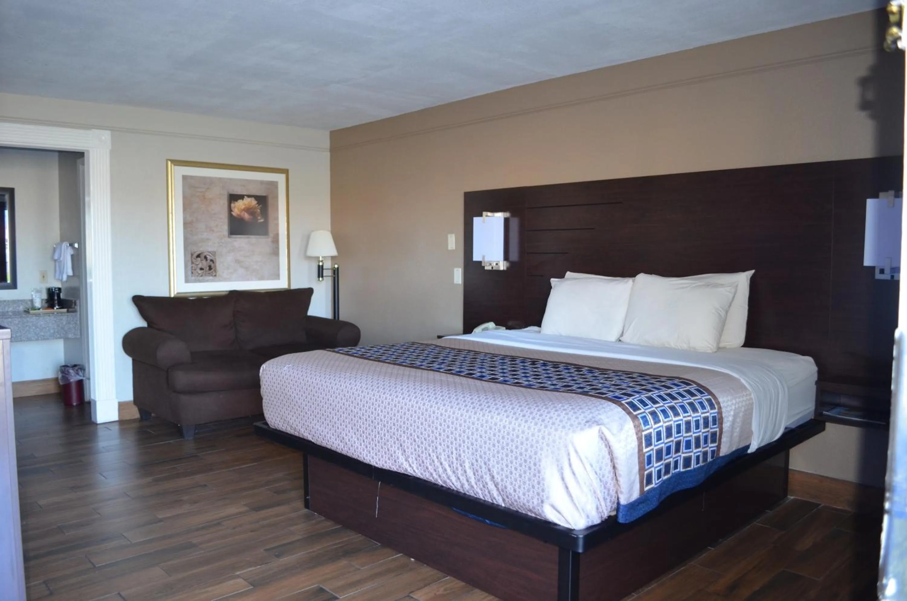 Bed in Hill Country Inn