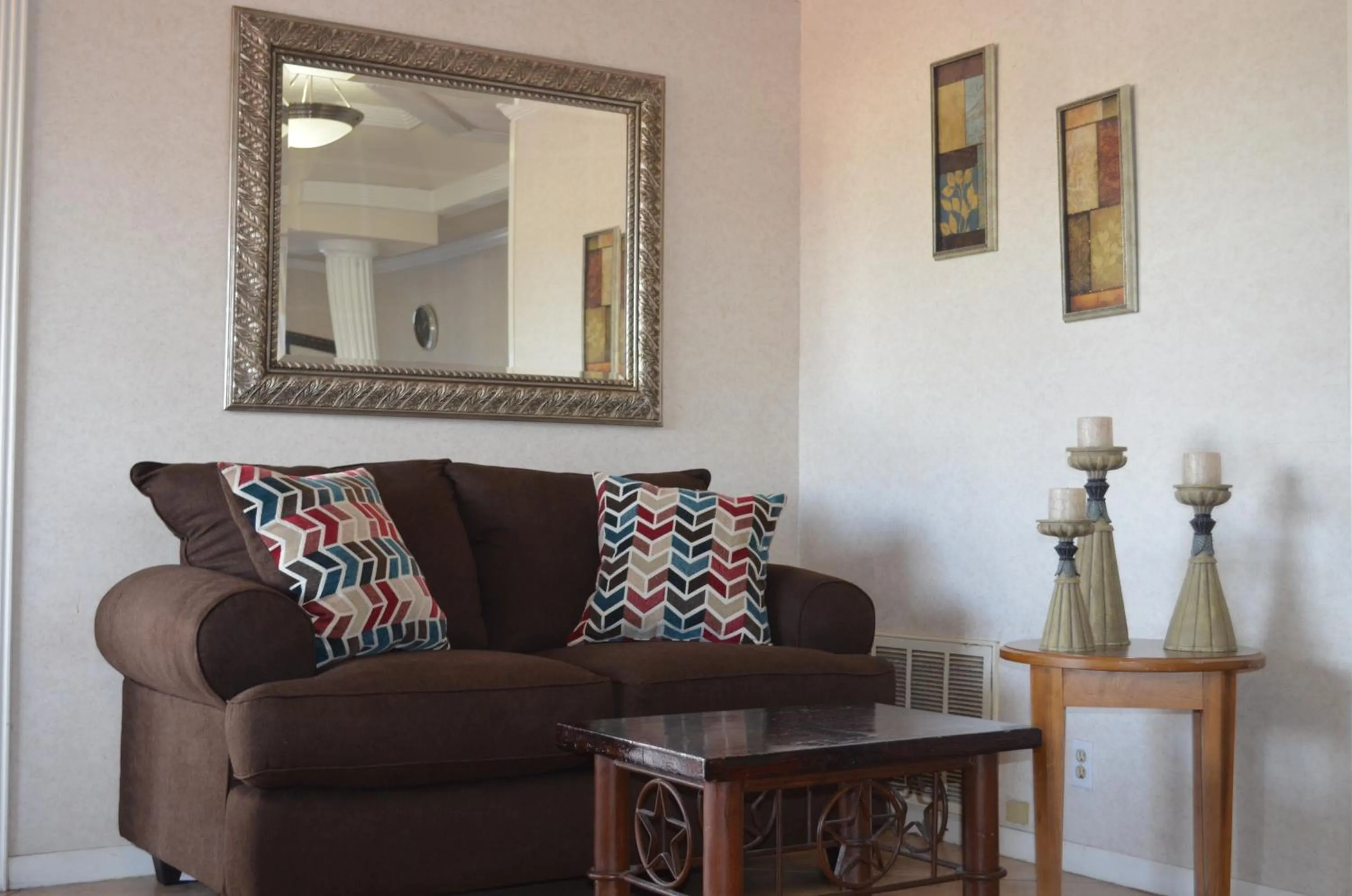 Living room in Hill Country Inn