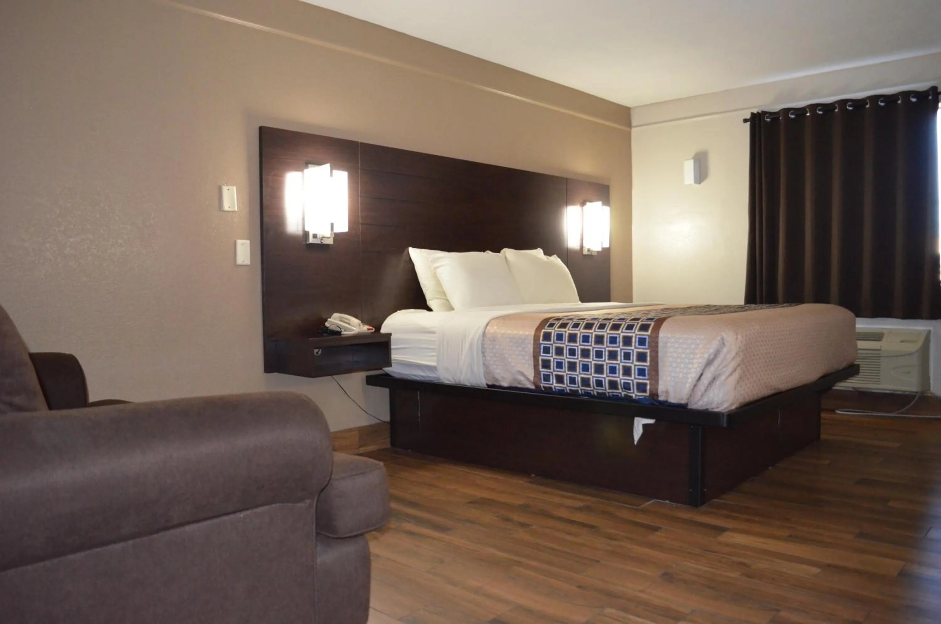 Bed in Hill Country Inn