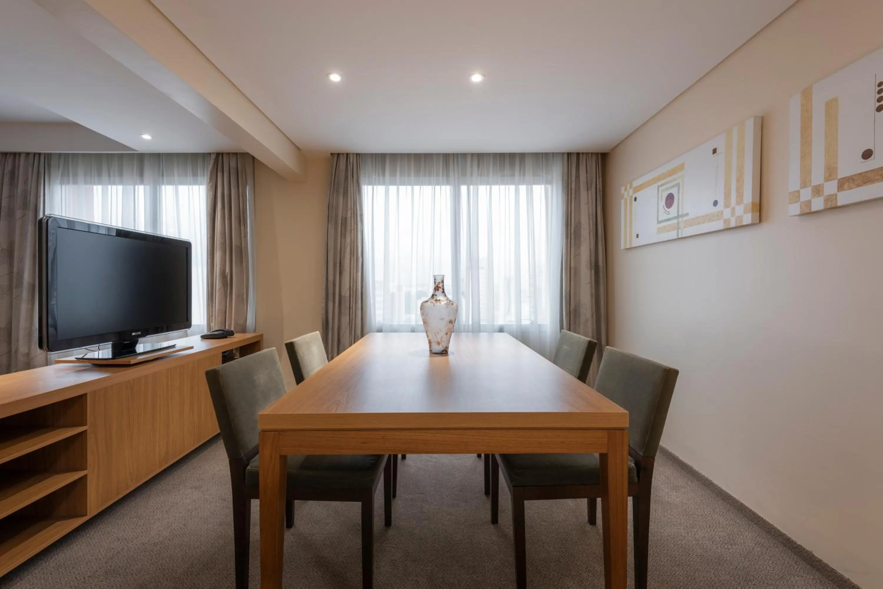 Communal lounge/ TV room in Monreale Plus São José dos Campos