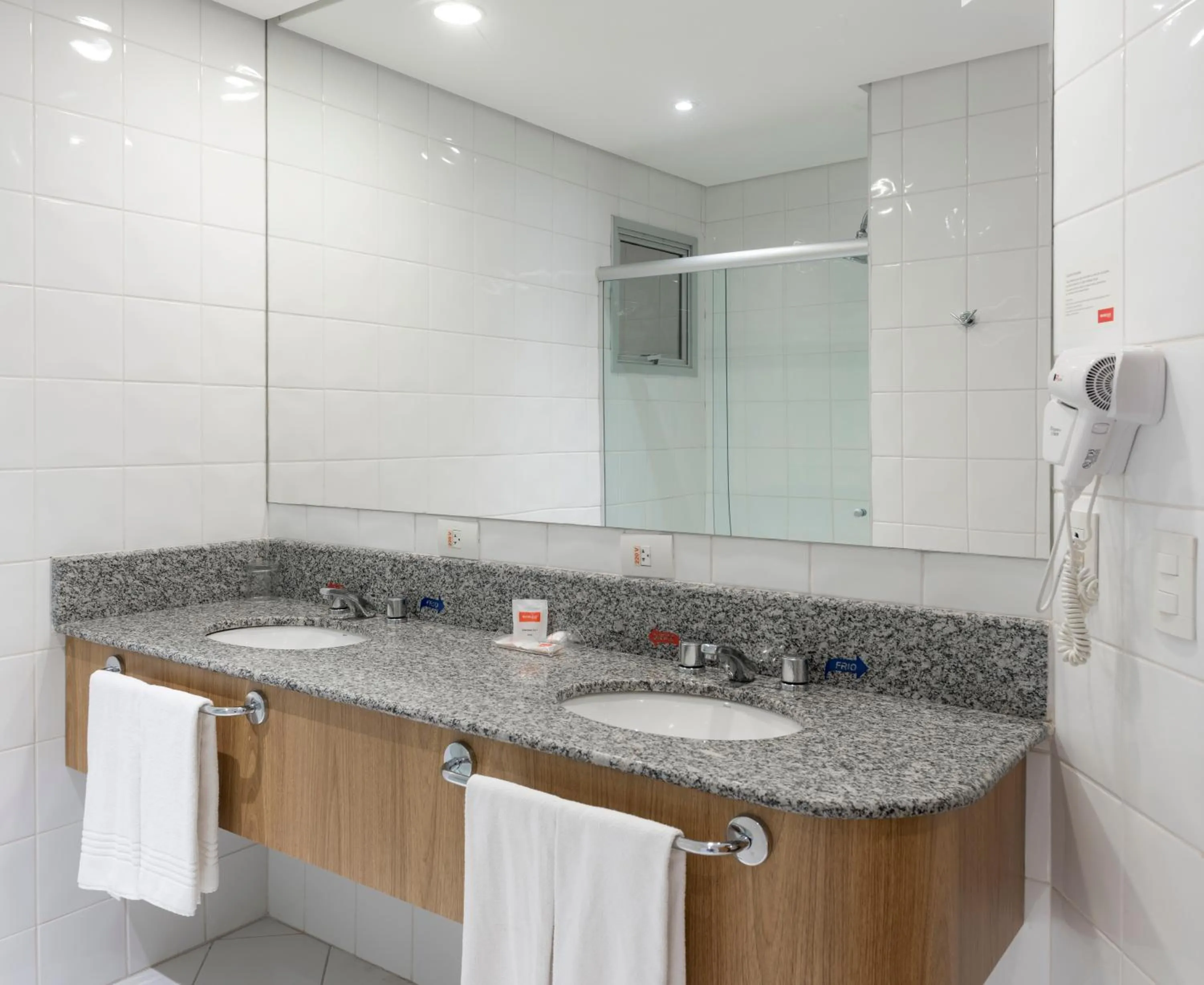 Shower in Monreale Plus São José dos Campos