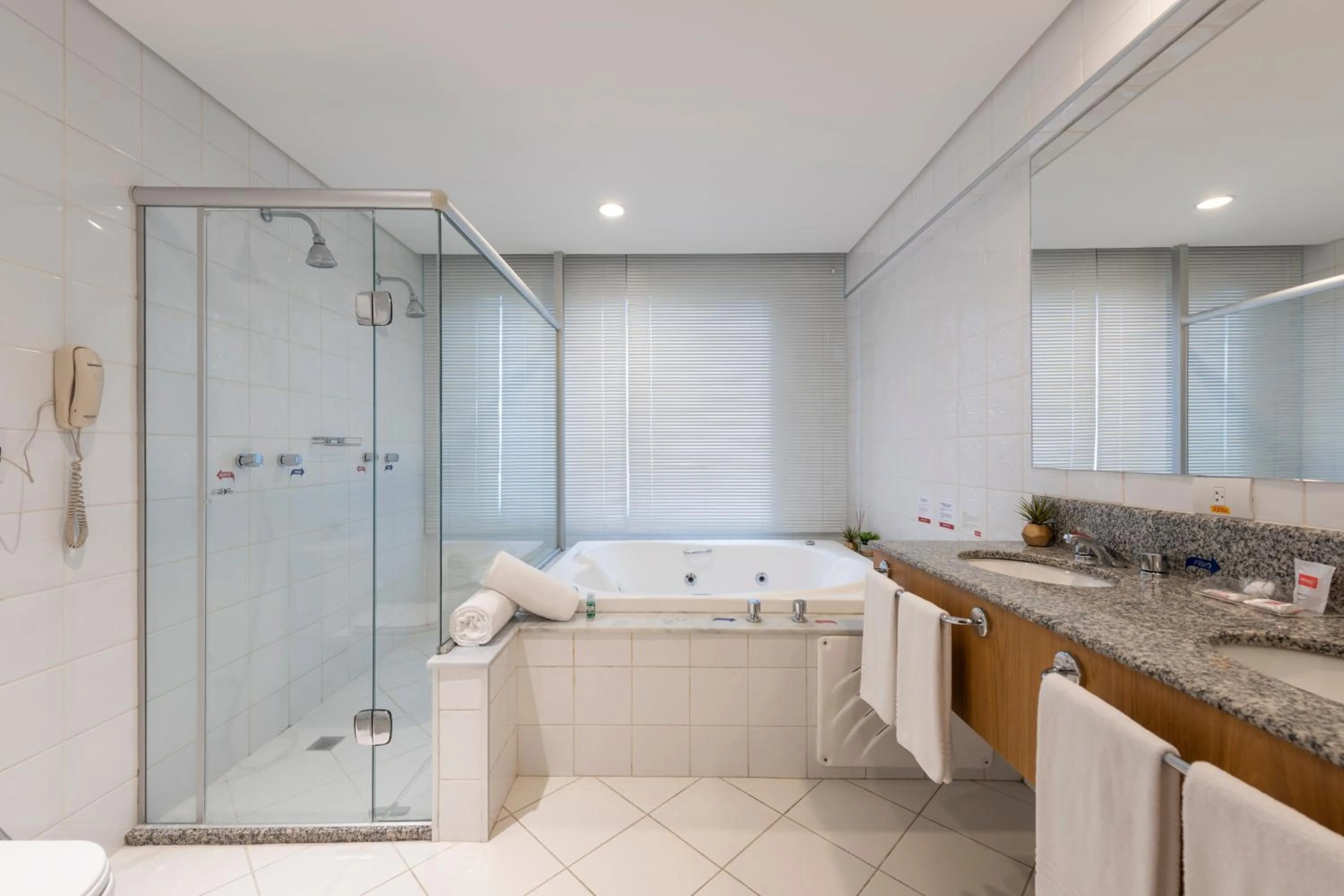 Shower in Monreale Plus São José dos Campos