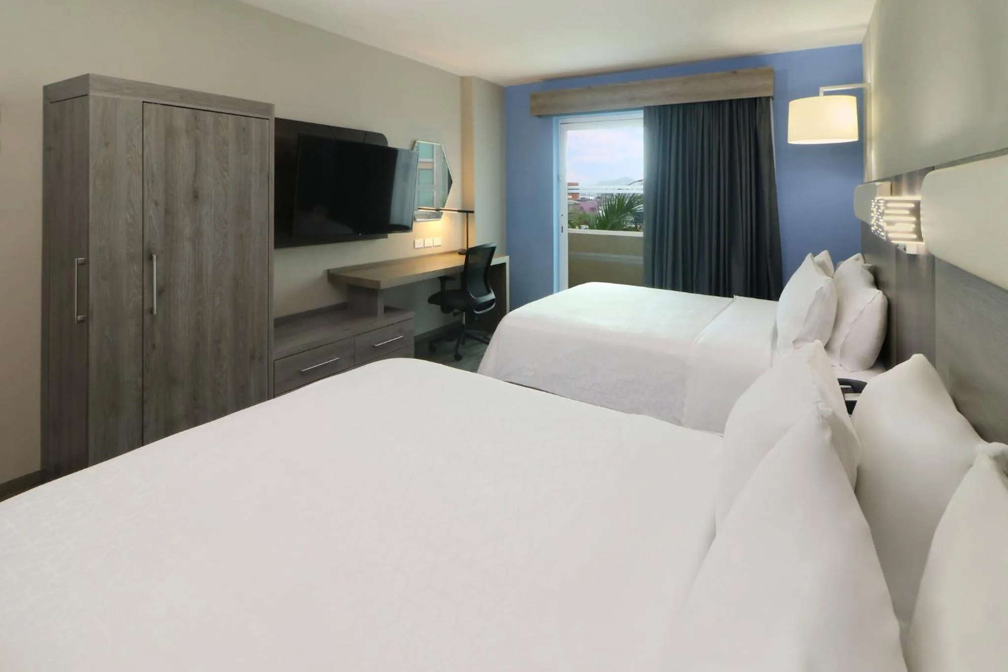 Photo of the whole room, Bed in Holiday Inn Express Manzanillo by IHG