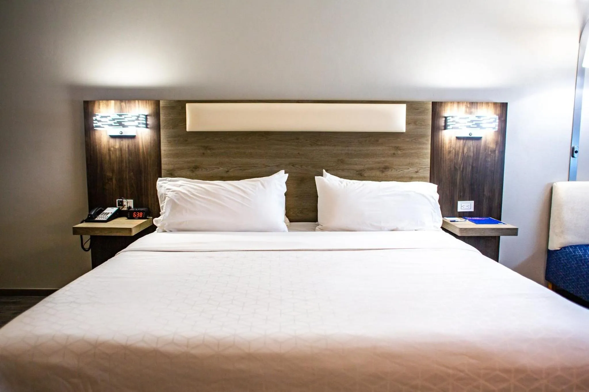 Photo of the whole room, Bed in Holiday Inn Express Manzanillo by IHG