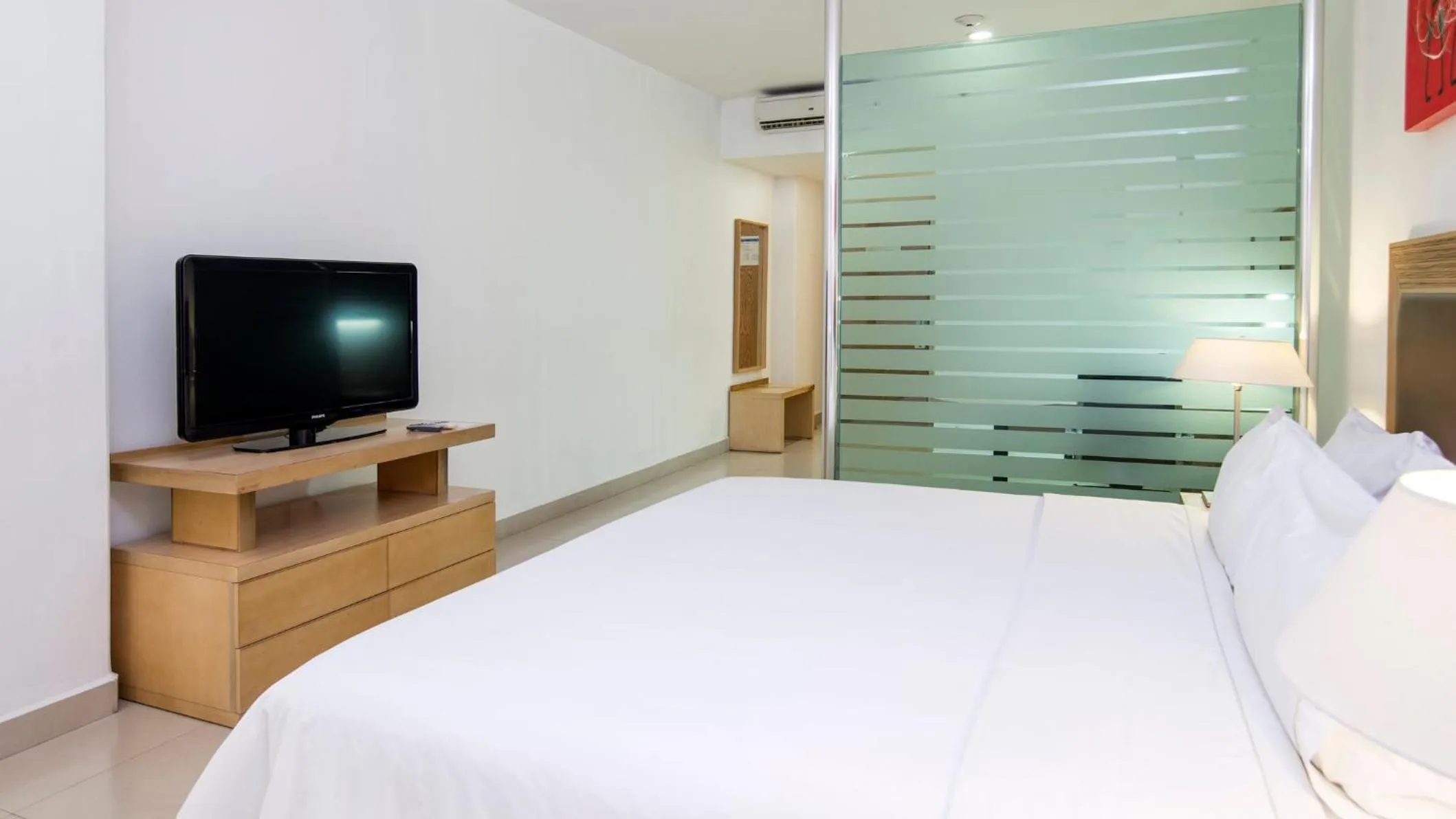 Photo of the whole room, Bed in Holiday Inn Express Manzanillo by IHG