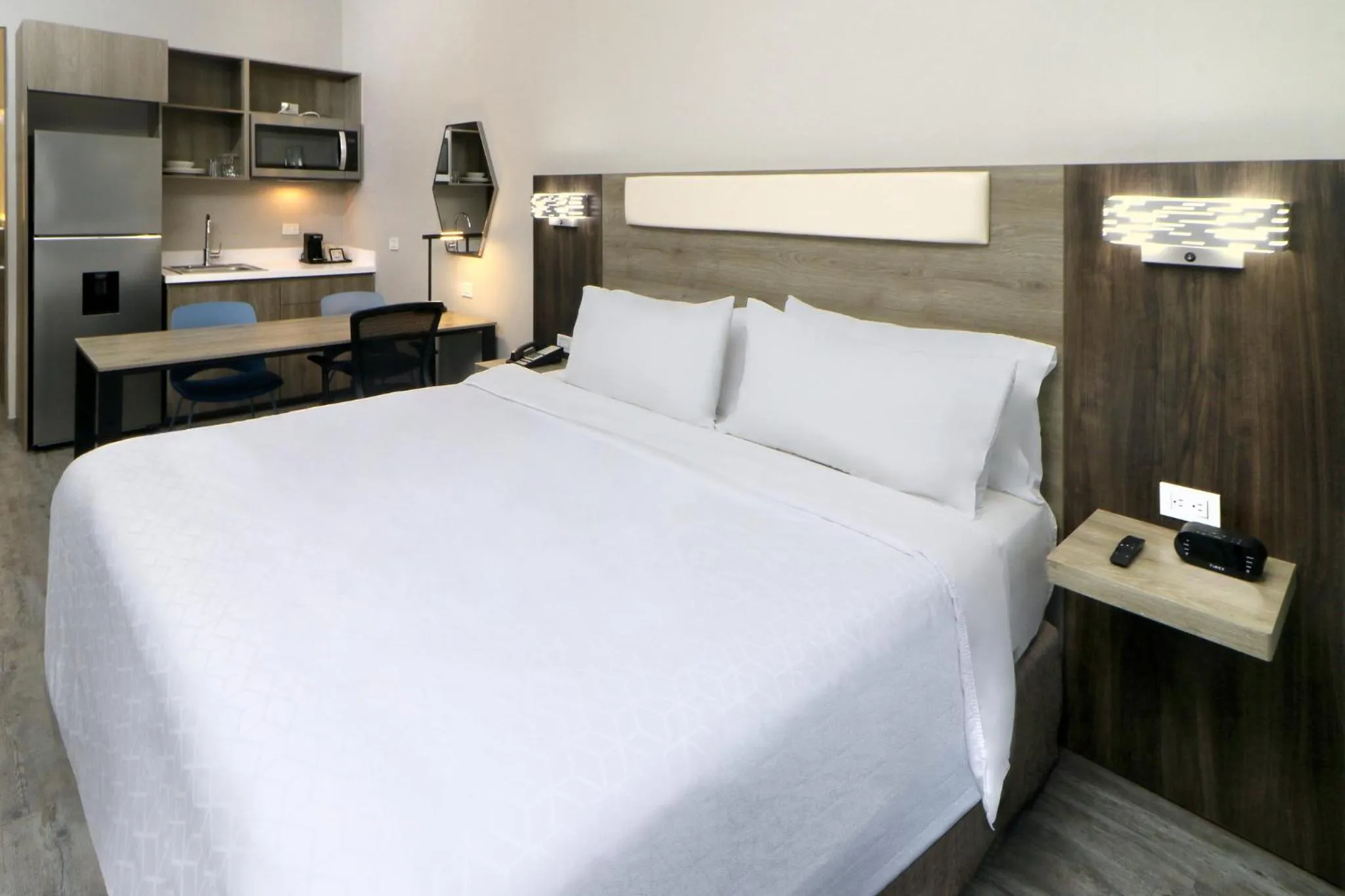 Photo of the whole room, Bed in Holiday Inn Express Manzanillo by IHG