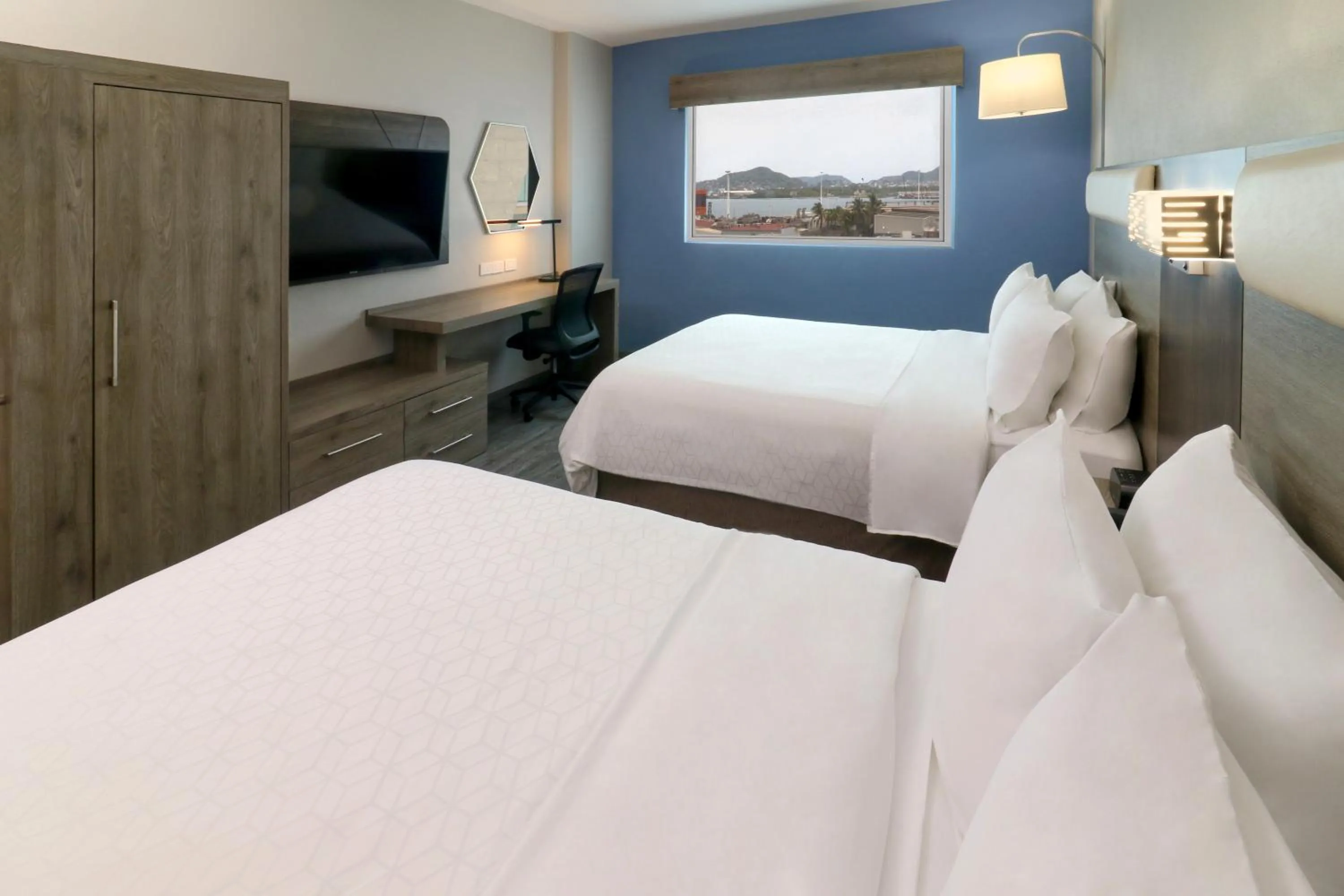 Photo of the whole room, Bed in Holiday Inn Express Manzanillo by IHG