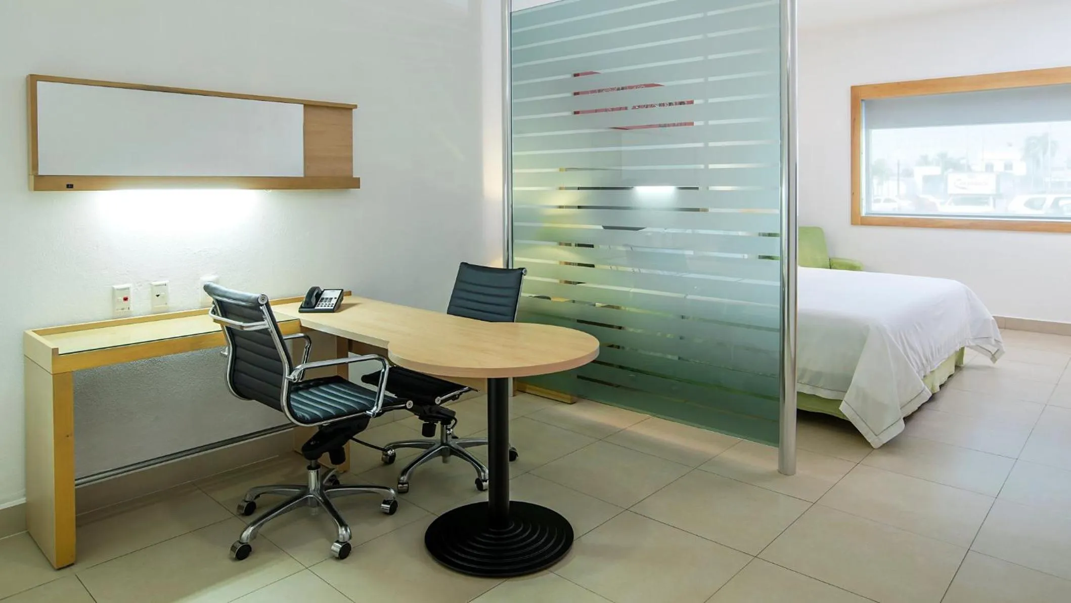 Photo of the whole room, Bed in Holiday Inn Express Manzanillo by IHG