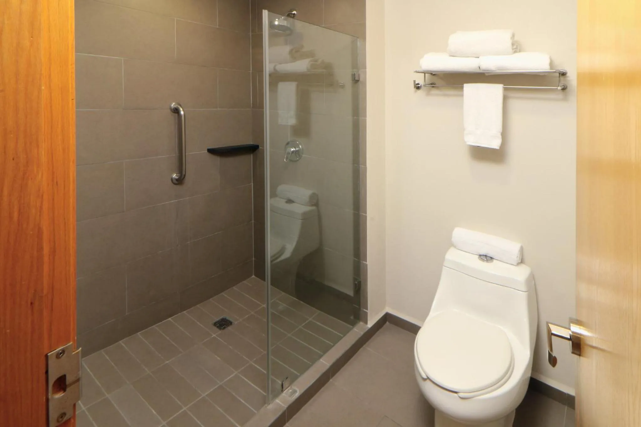 Bathroom in Holiday Inn Express Manzanillo by IHG