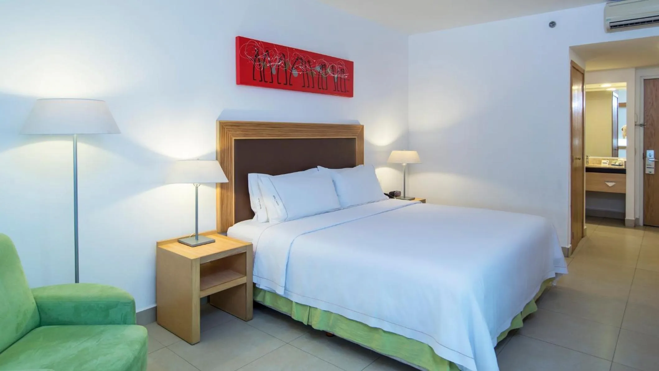 Photo of the whole room, Bed in Holiday Inn Express Manzanillo by IHG