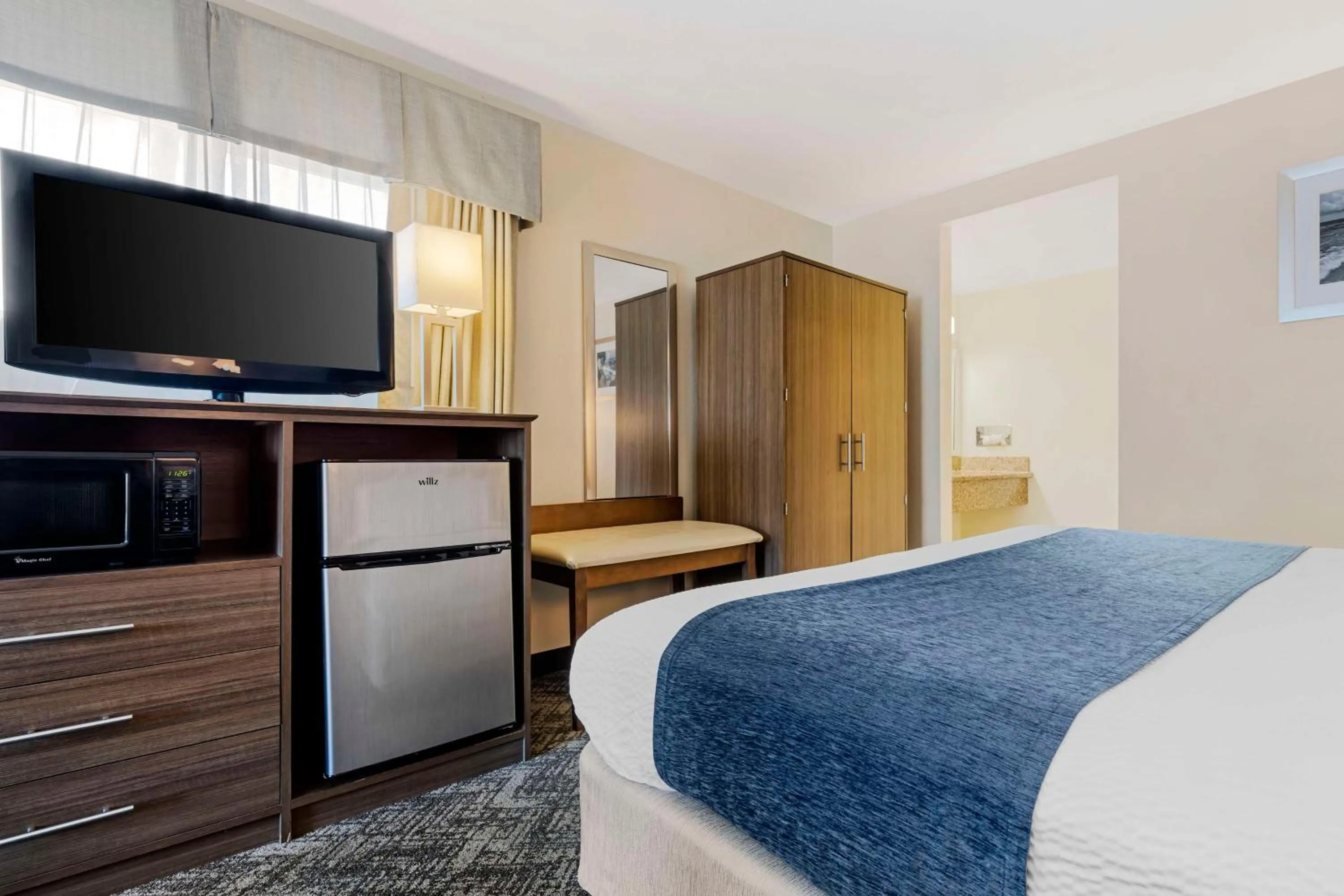 Bedroom, Bed in Best Western Santee Lodge