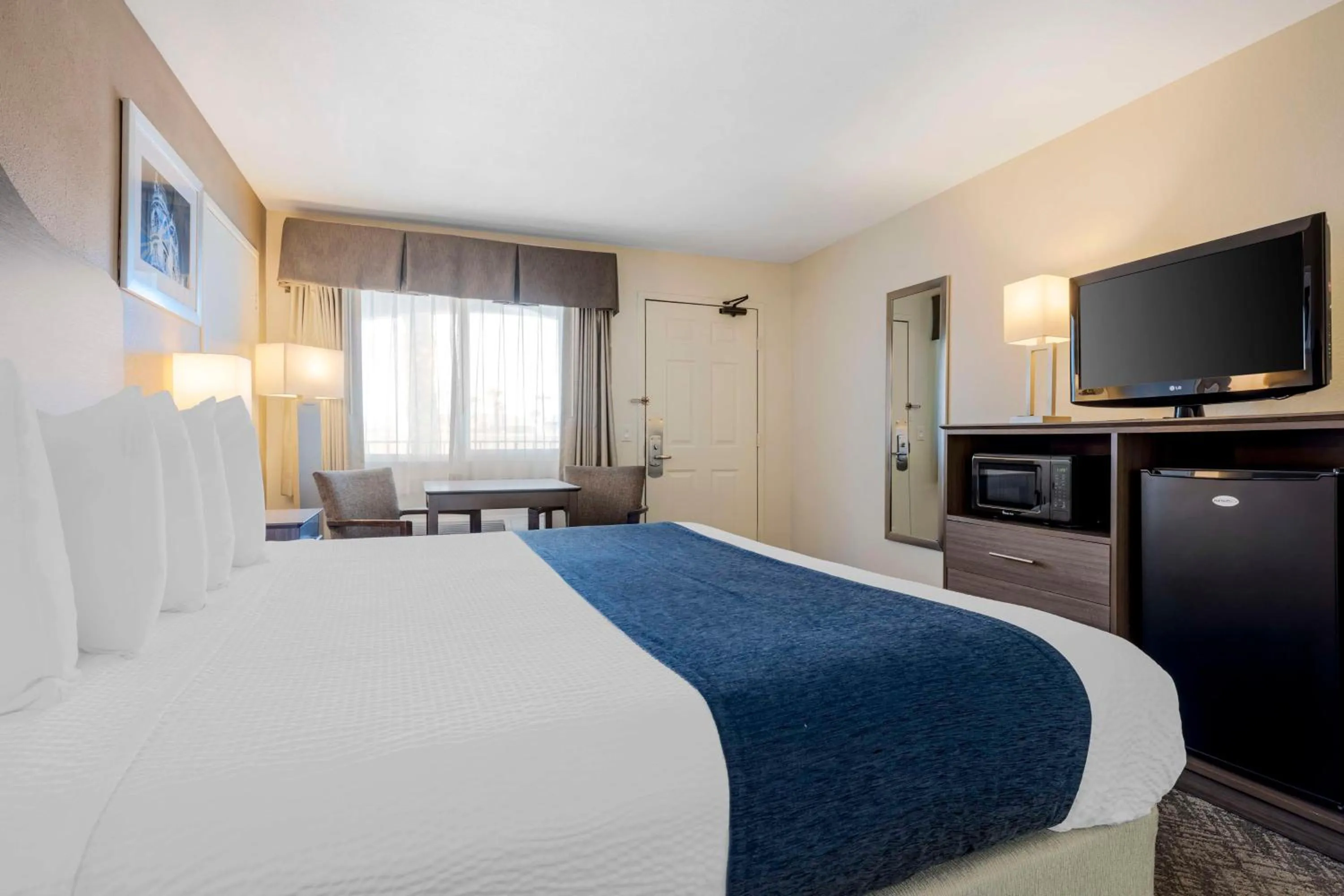 Bedroom, Bed in Best Western Santee Lodge