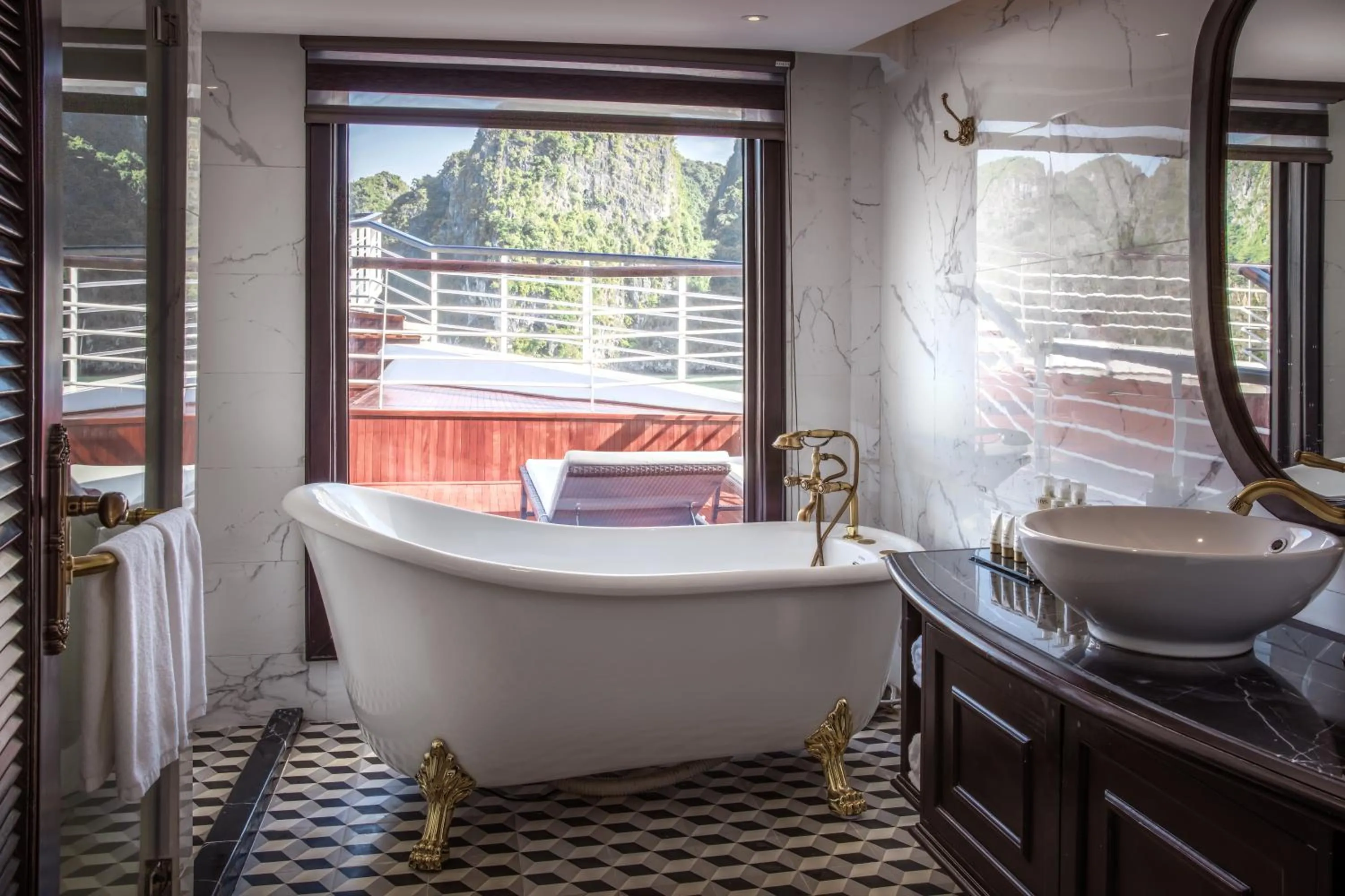 Bath in Ambassador Cruise Halong Bay