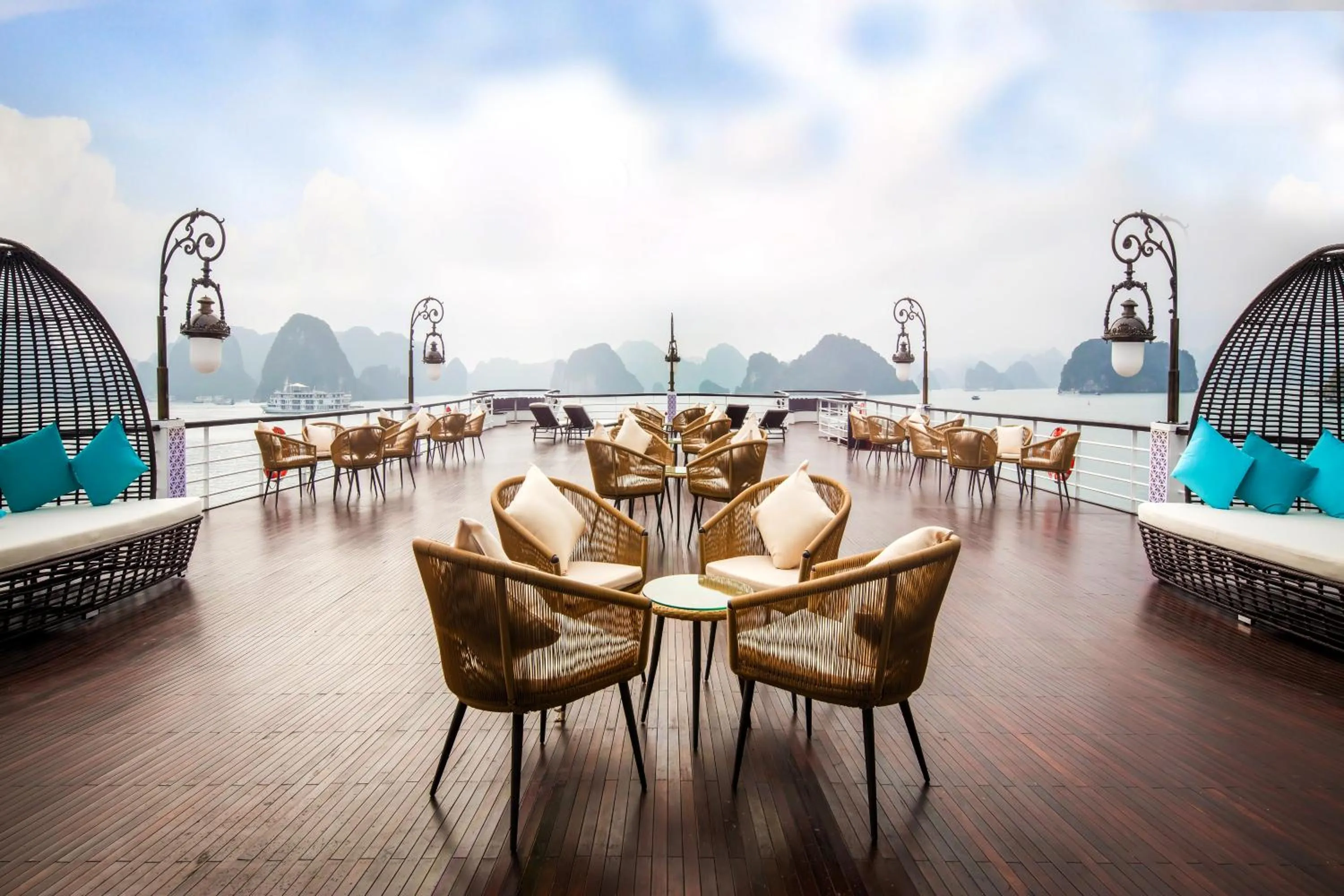Restaurant/places to eat in Ambassador Cruise Halong Bay