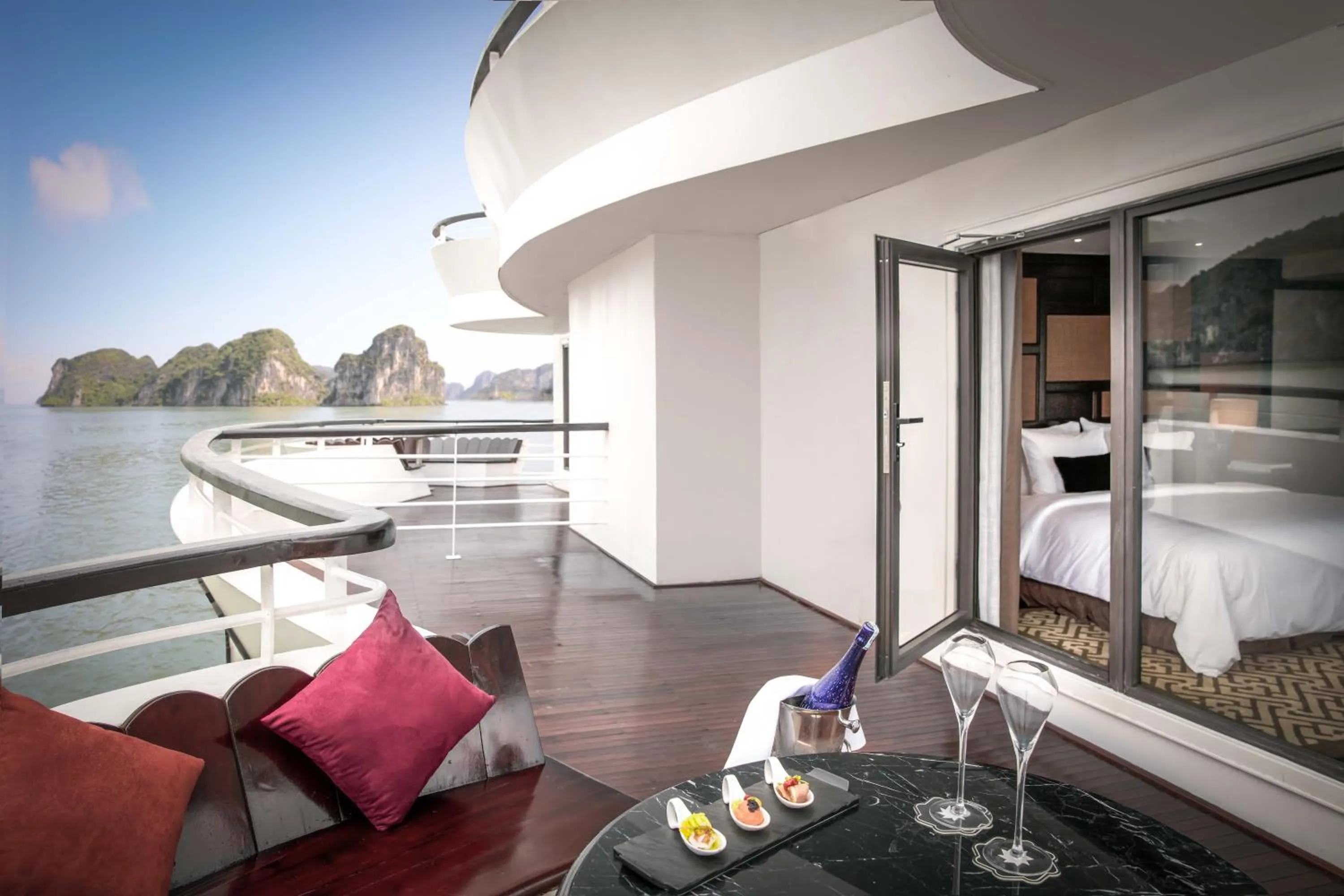 Balcony/Terrace in Ambassador Cruise Halong Bay