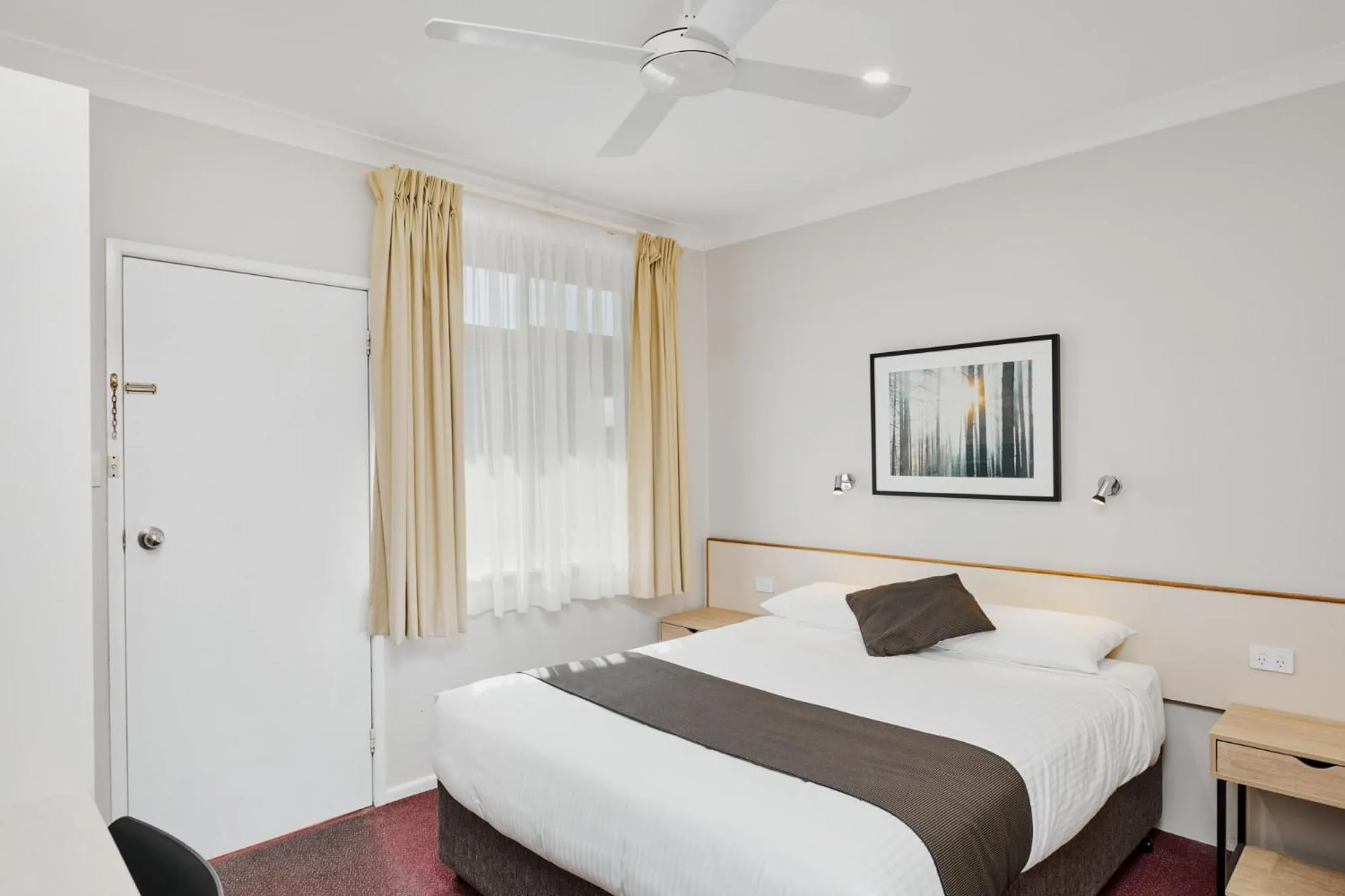 Bed in Wingham Motel