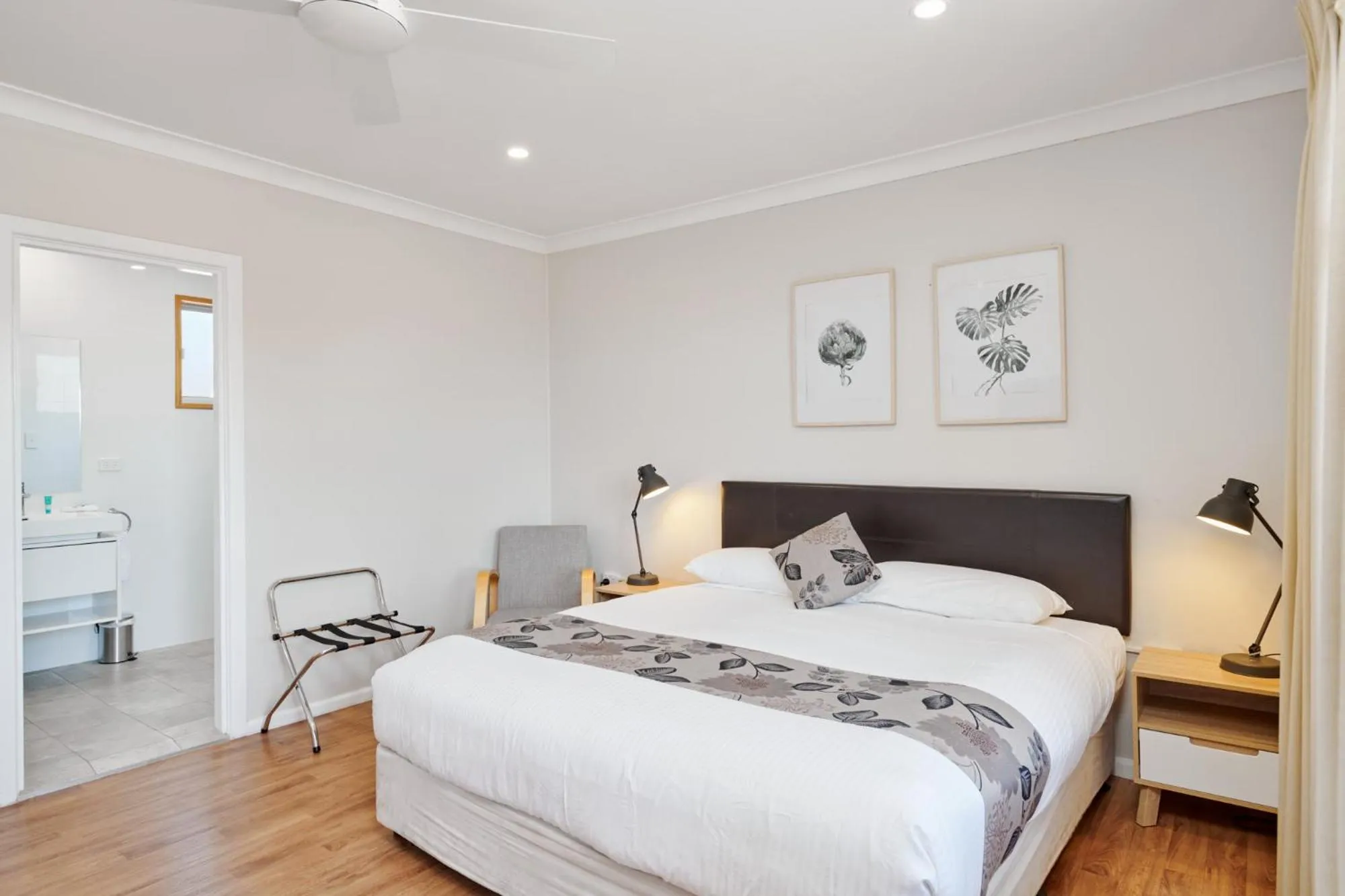 Bed in Wingham Motel