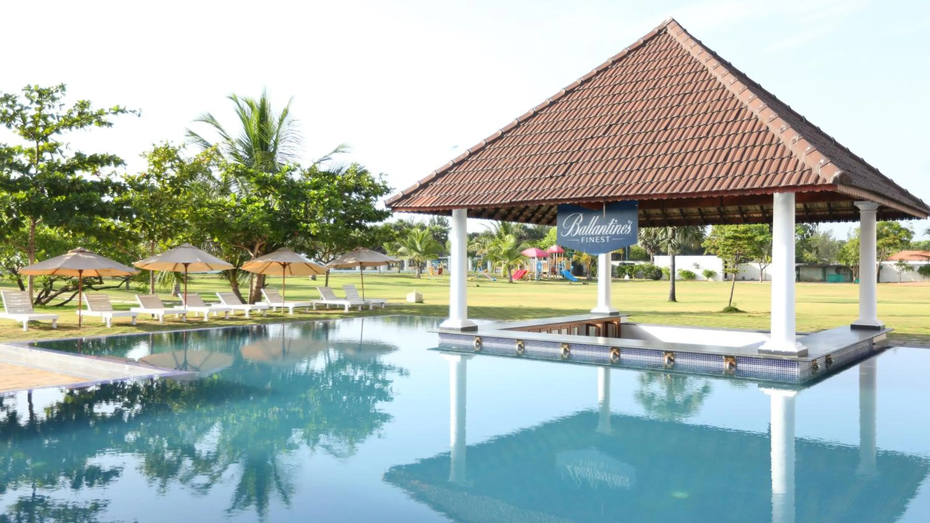 Swimming pool in Le Pondy