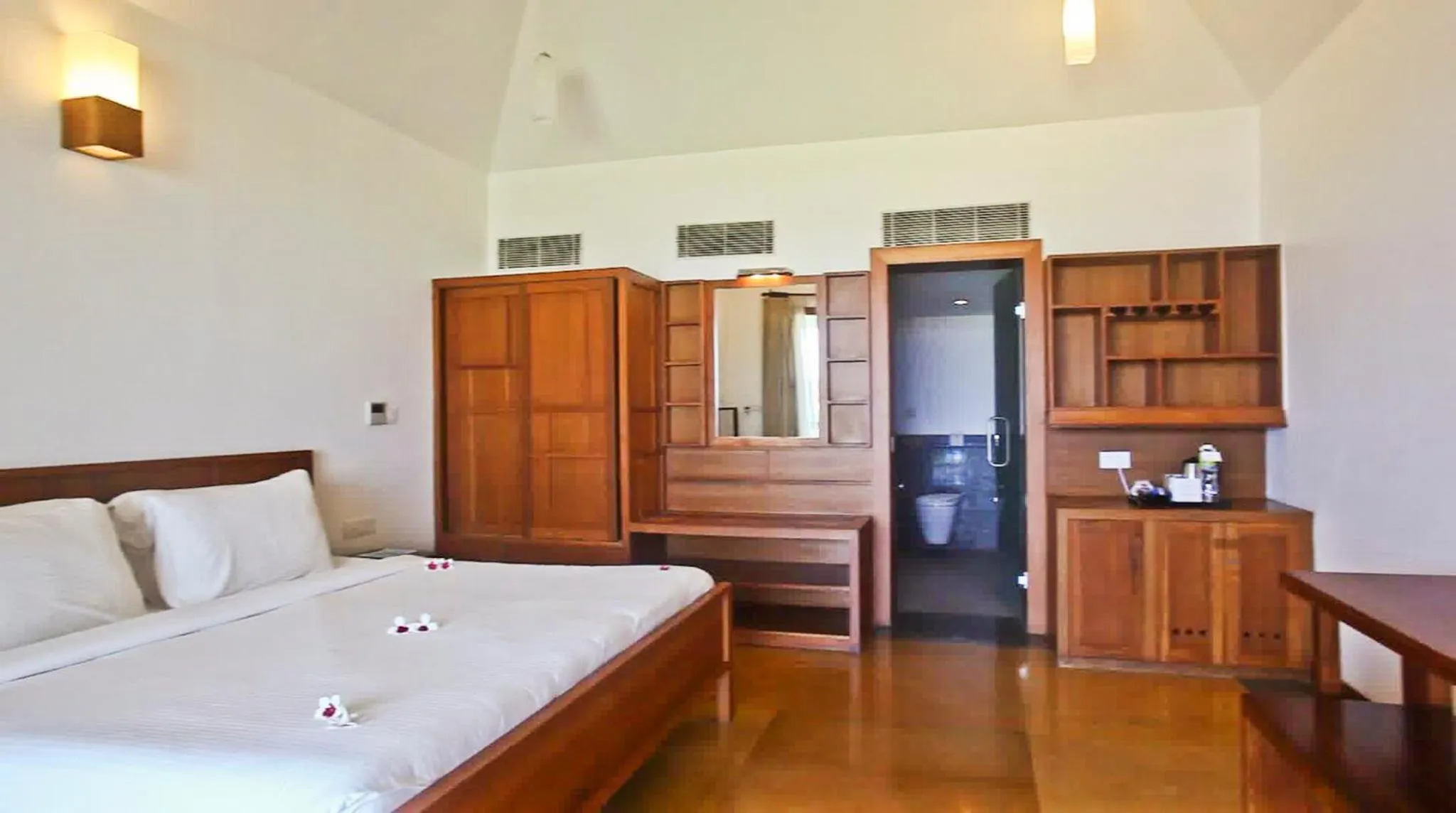 Bedroom, Bed in Le Pondy