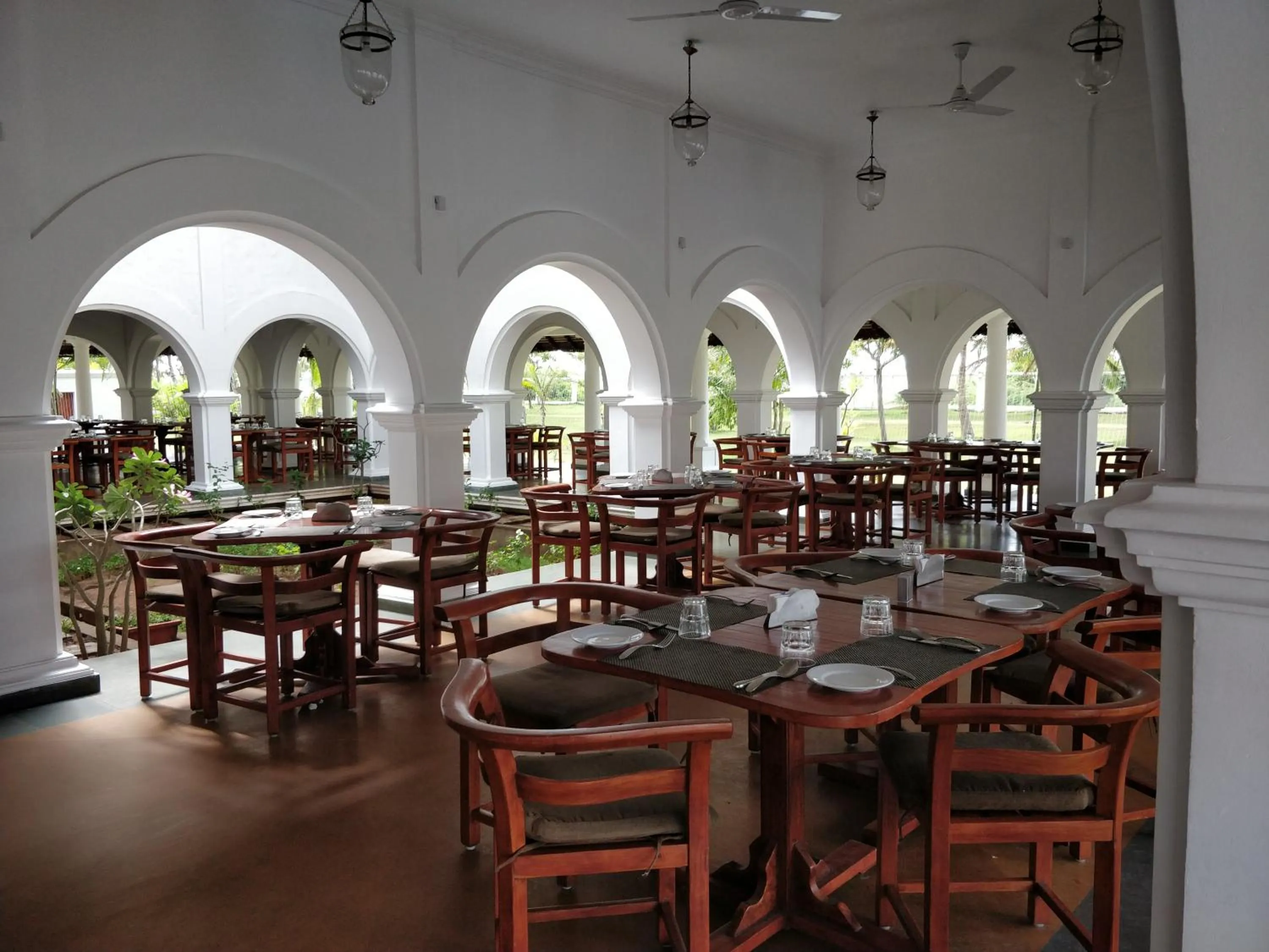 Restaurant/places to eat in Le Pondy