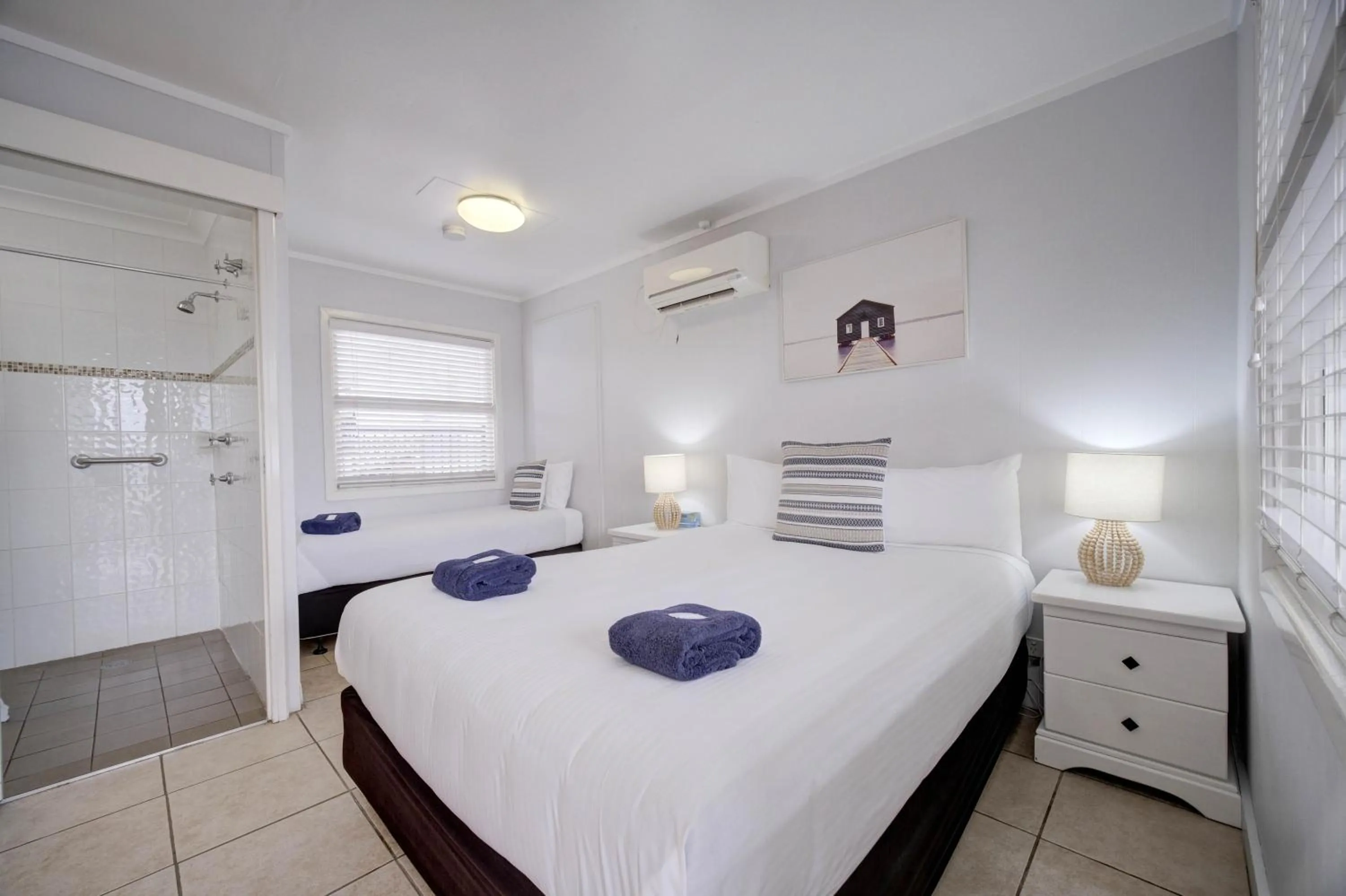 Bed in Bali Hi Motel