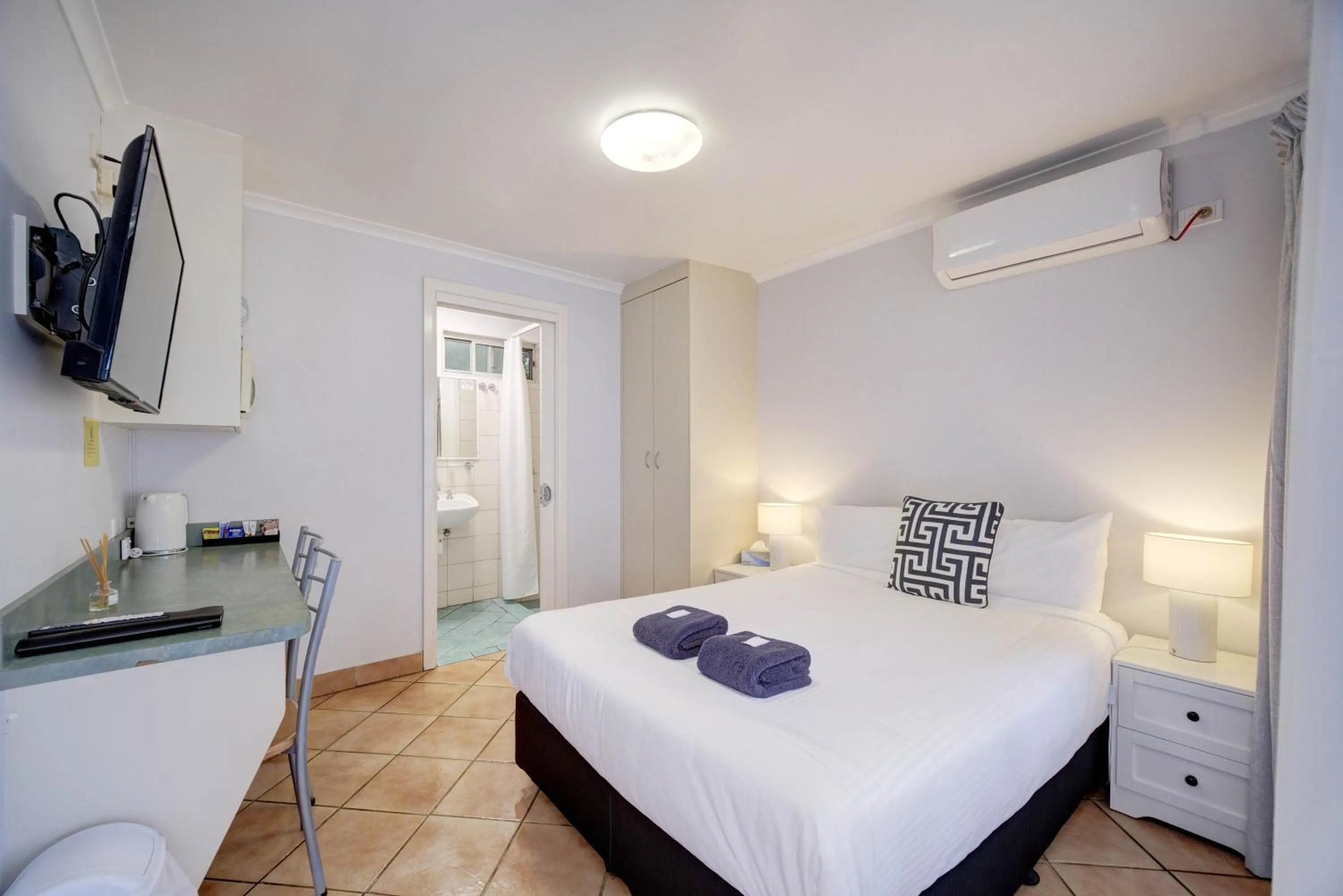 Bed in Bali Hi Motel