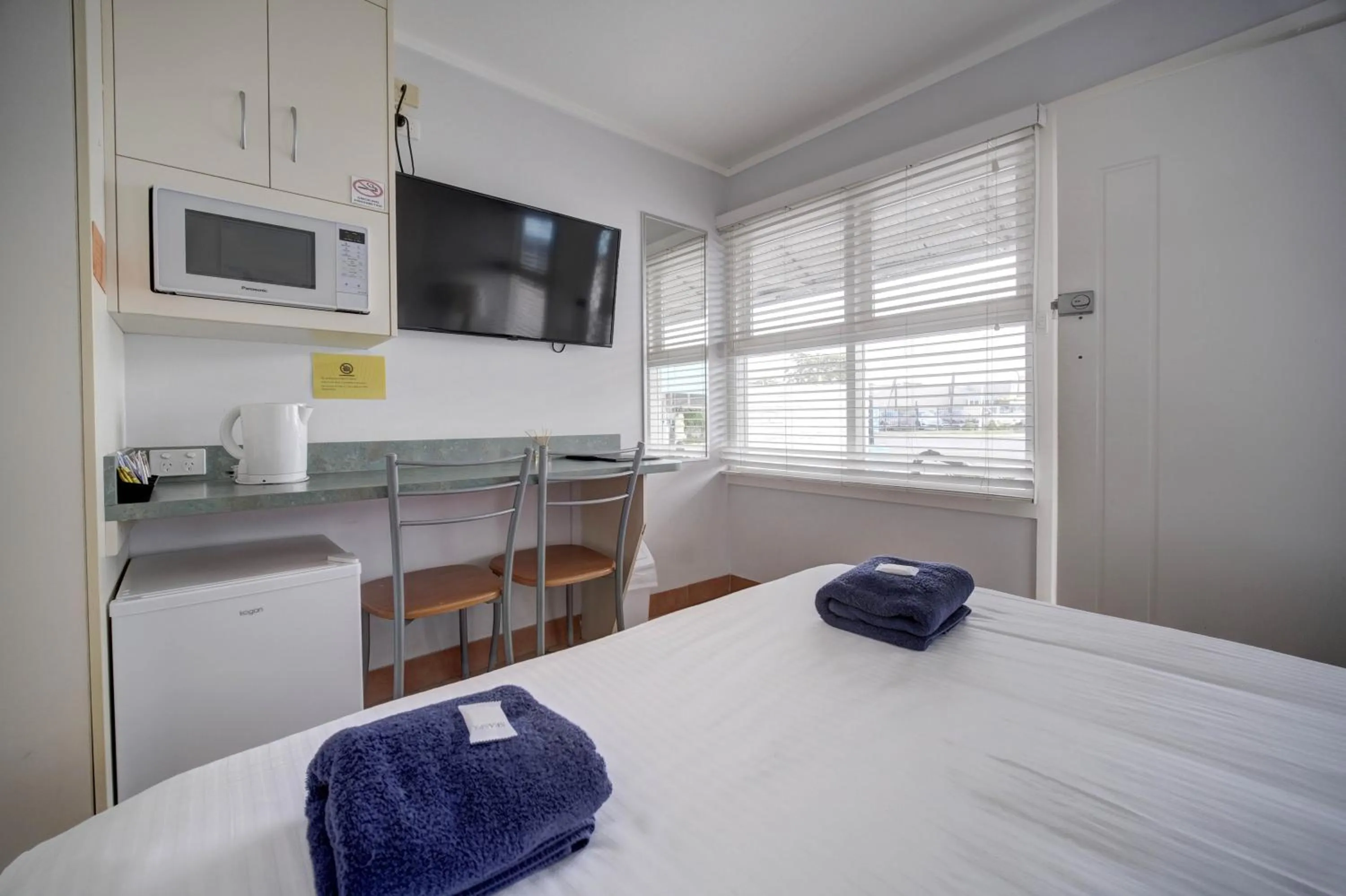 Bed in Bali Hi Motel