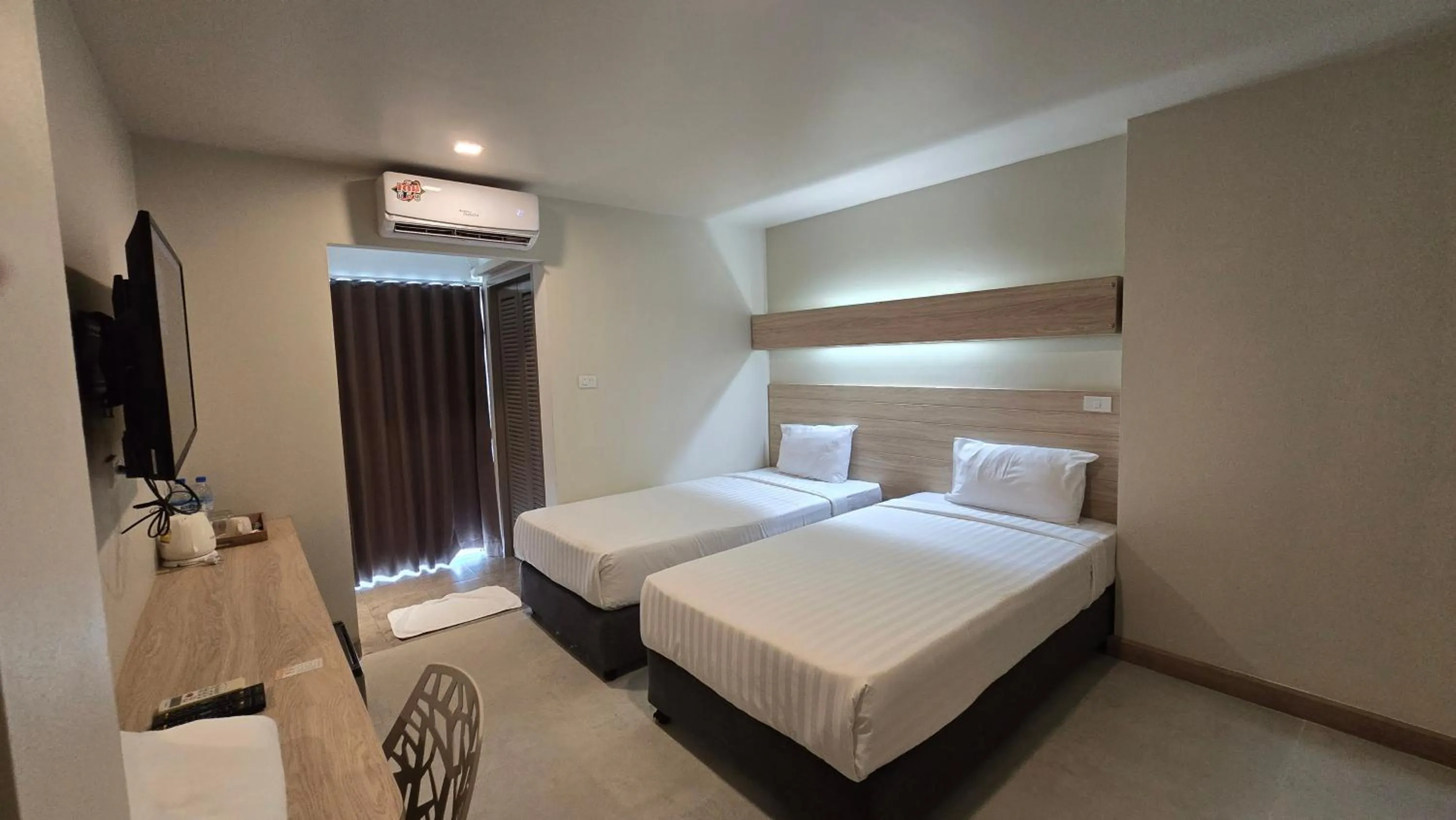 Bed in The Phoenix Hotel Bangkok - Suvarnabhumi Airport