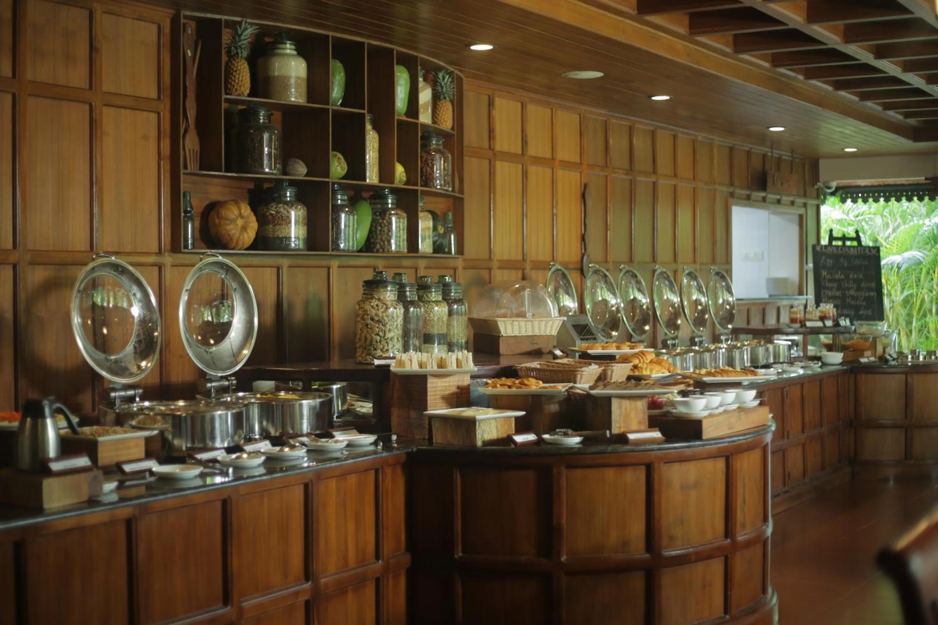 Restaurant/places to eat in Greenwoods Resort, Thekkady