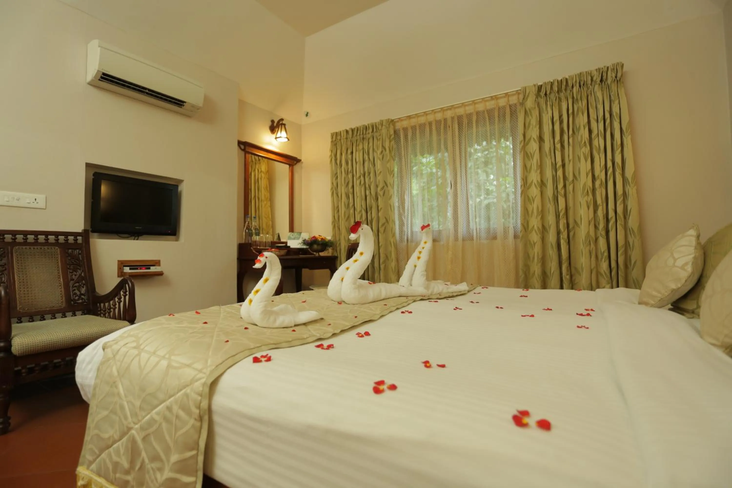 Photo of the whole room, Bed in Greenwoods Resort, Thekkady